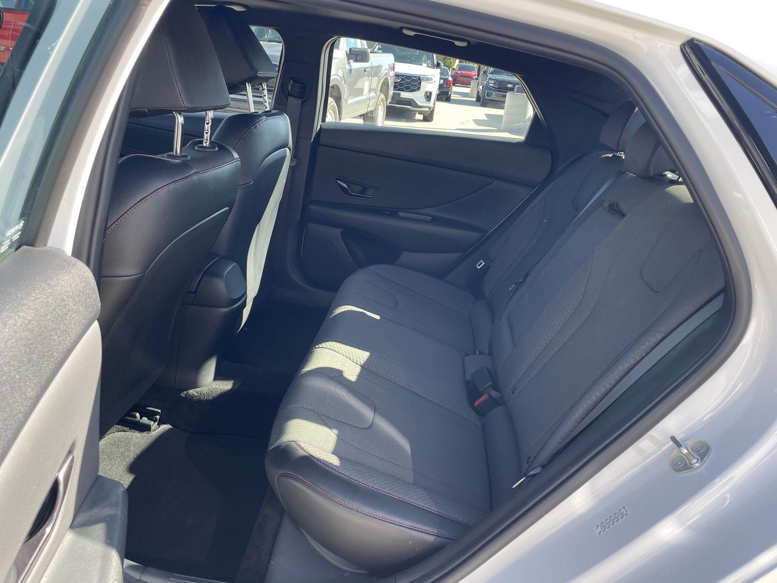 Vehicle photo 20