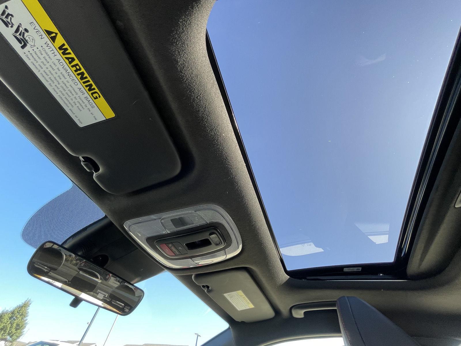 Vehicle photo 21