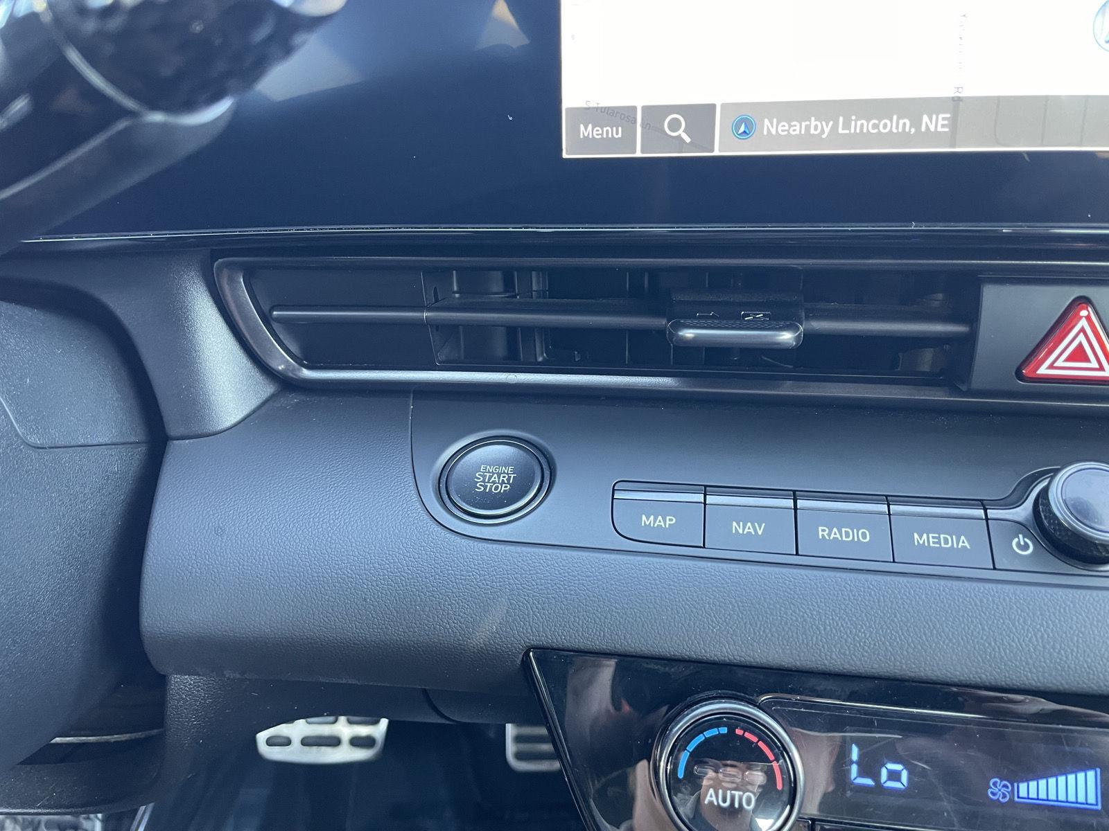 Vehicle photo 25