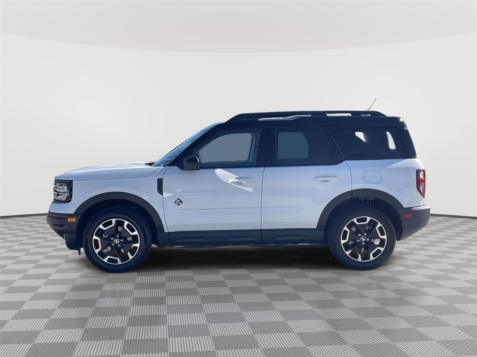 Vehicle photo 2