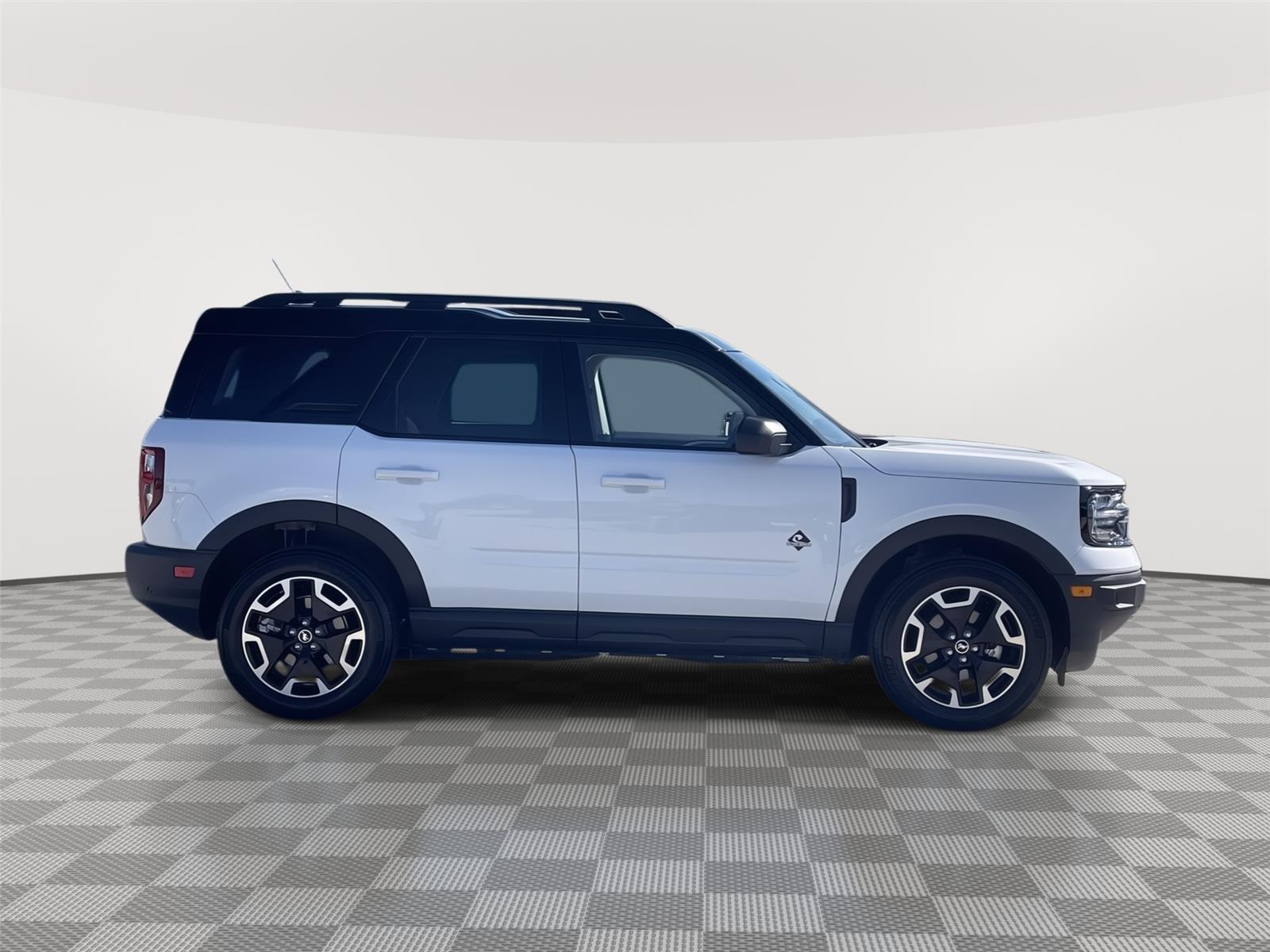 Vehicle photo 6
