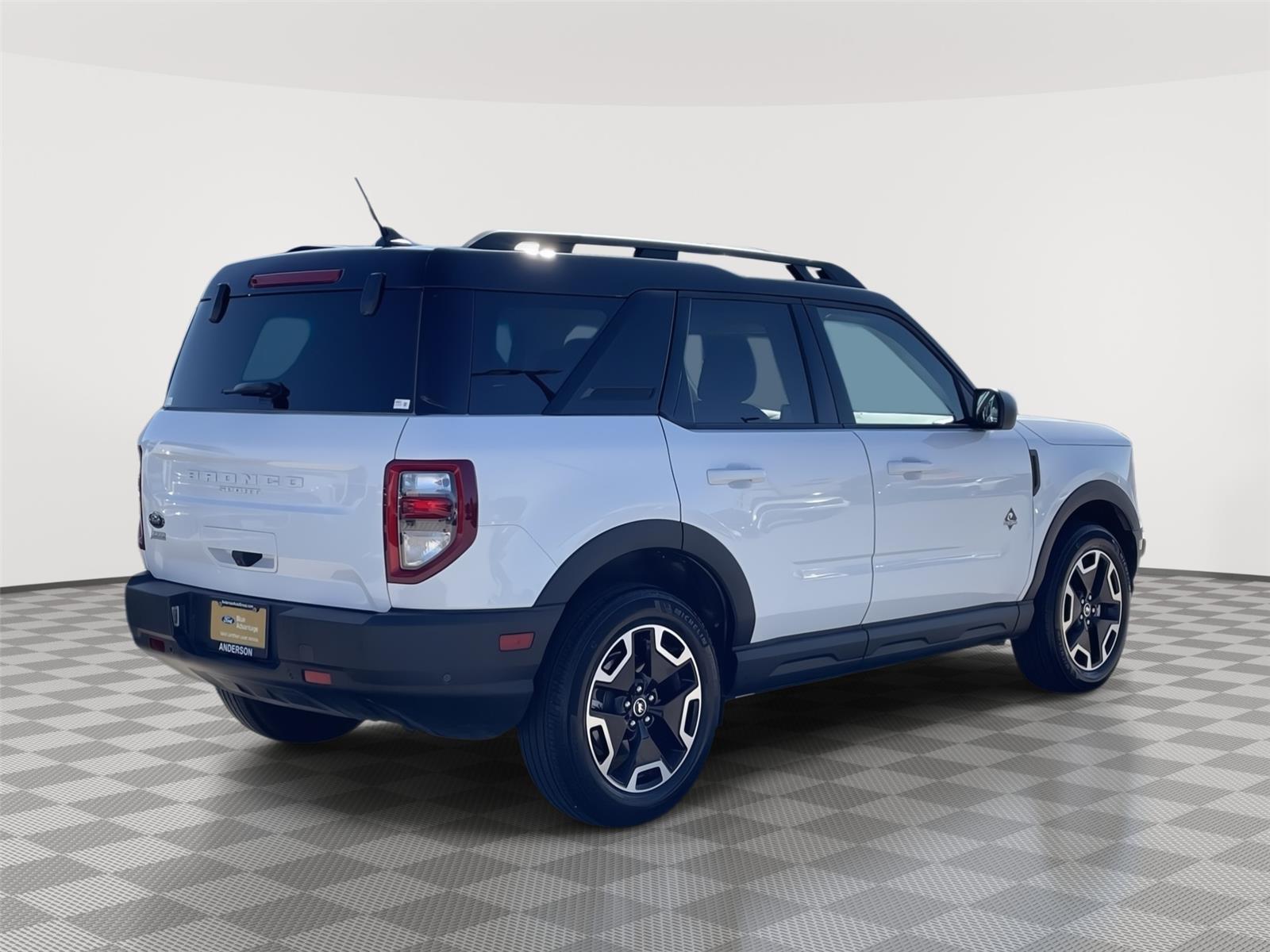 Vehicle photo 7