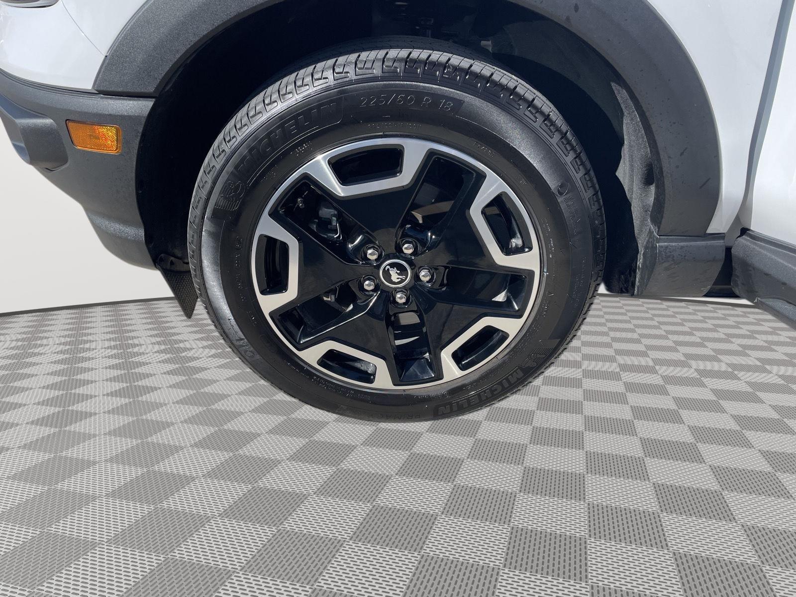 Vehicle photo 10