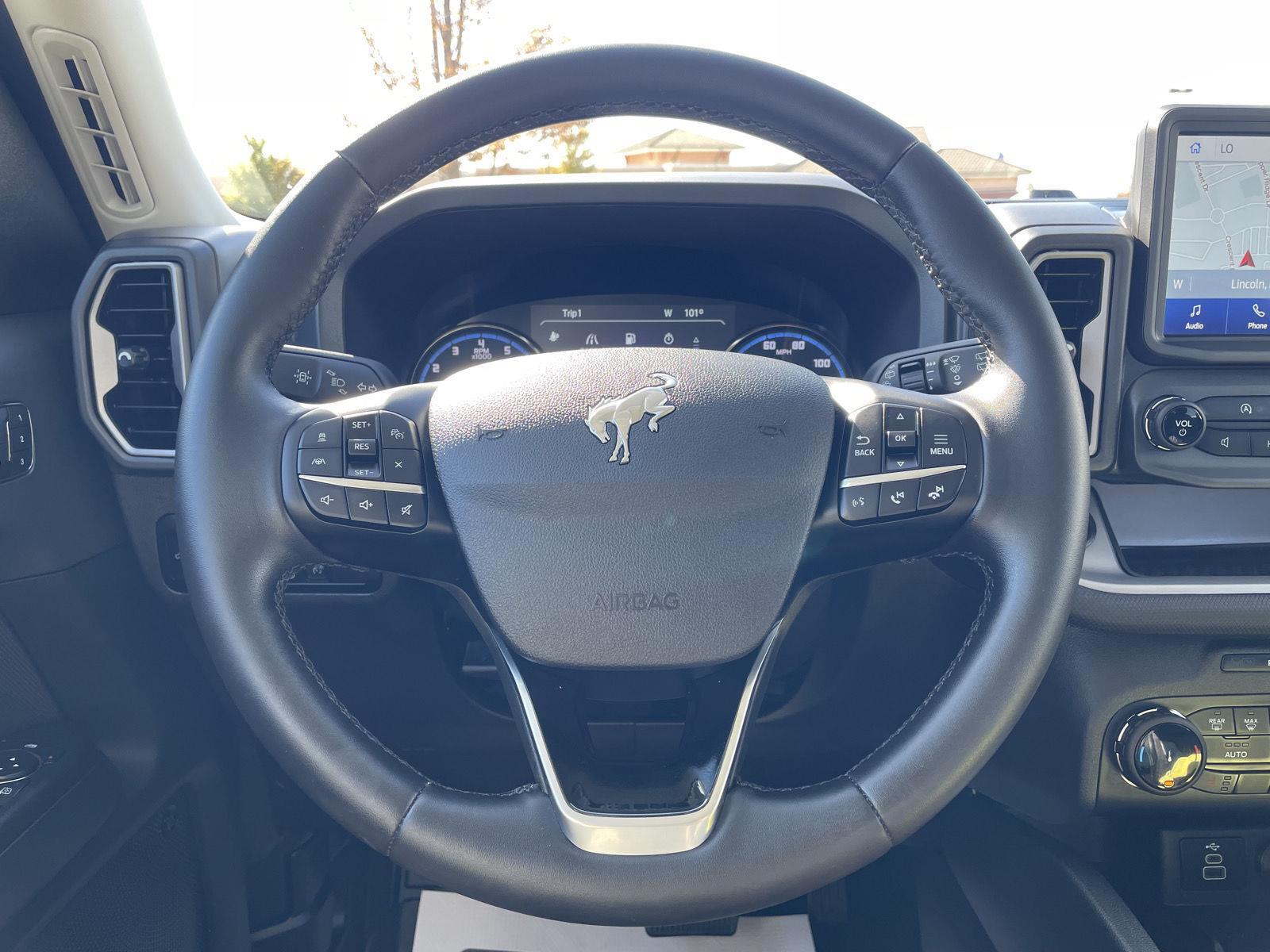 Vehicle photo 12