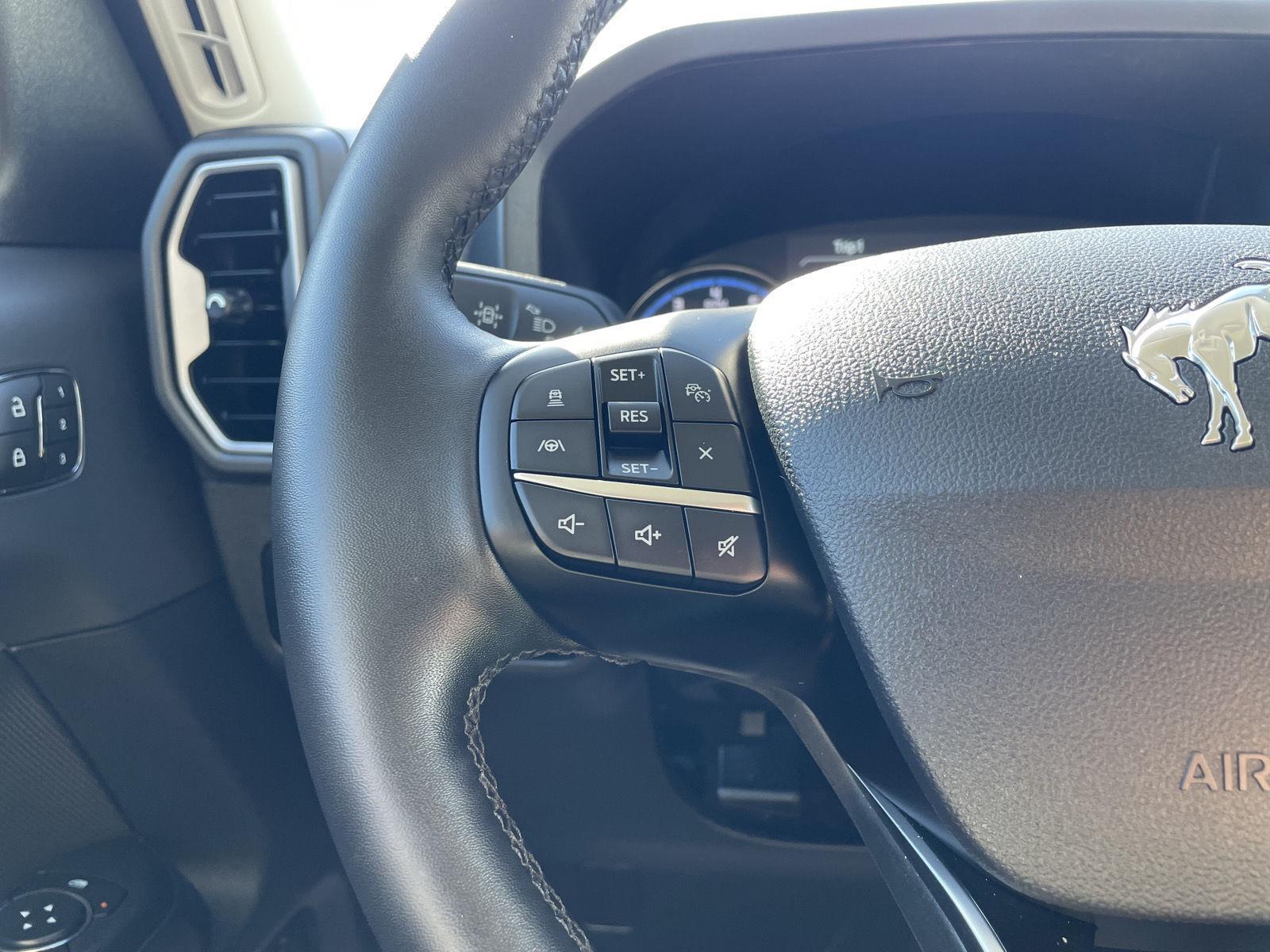 Vehicle photo 13