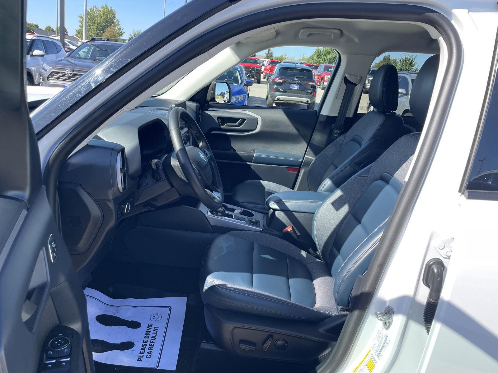 Vehicle photo 17