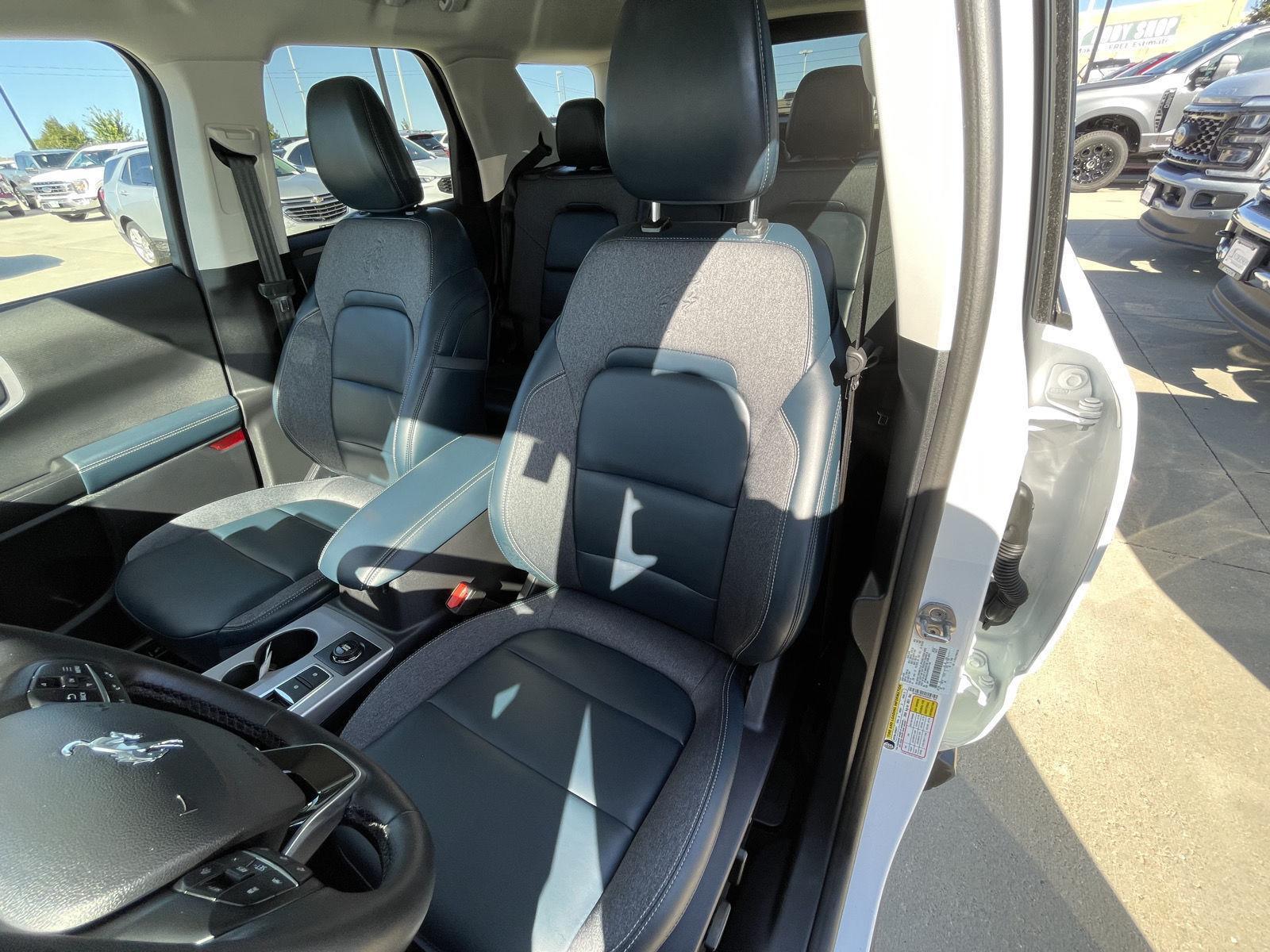 Vehicle photo 18