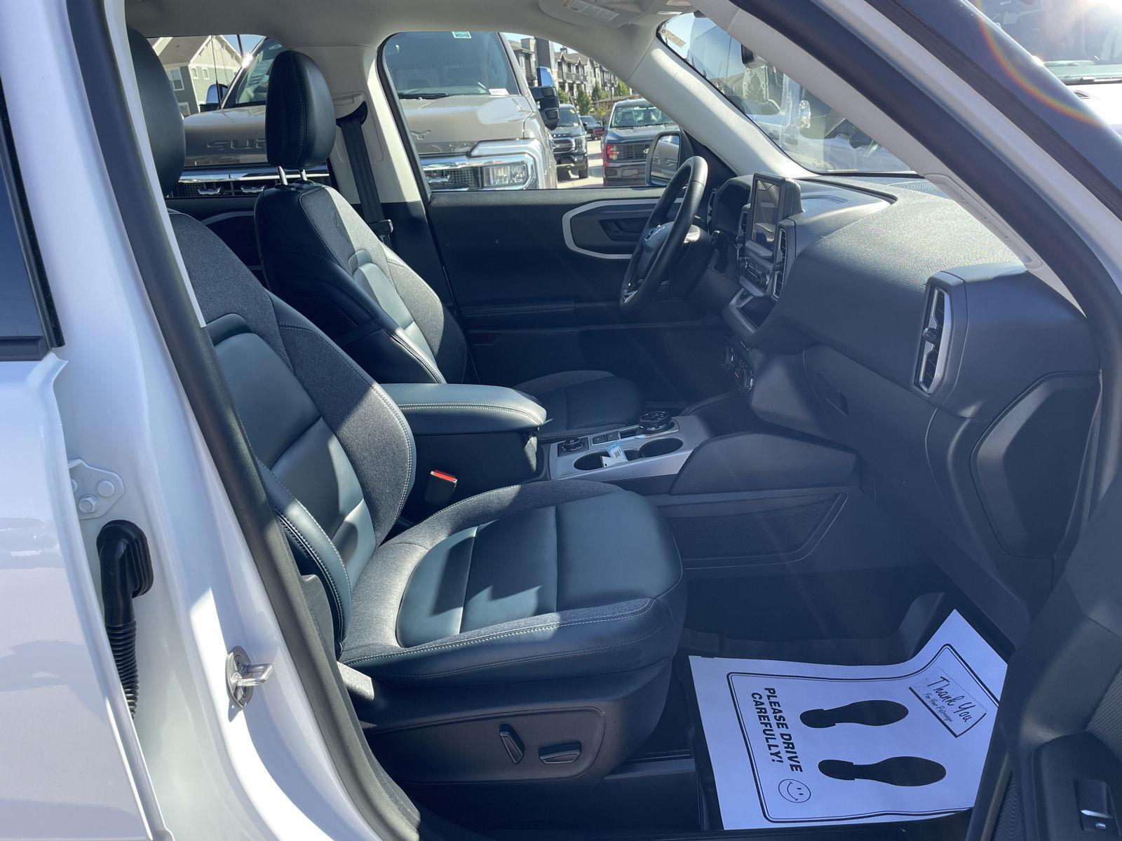 Vehicle photo 19