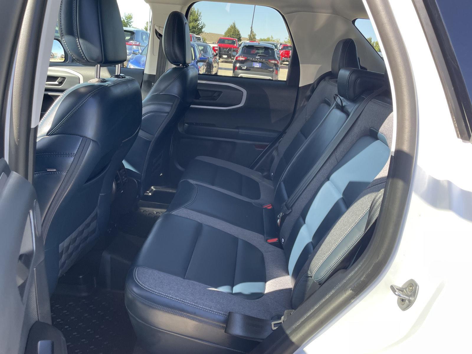 Vehicle photo 20
