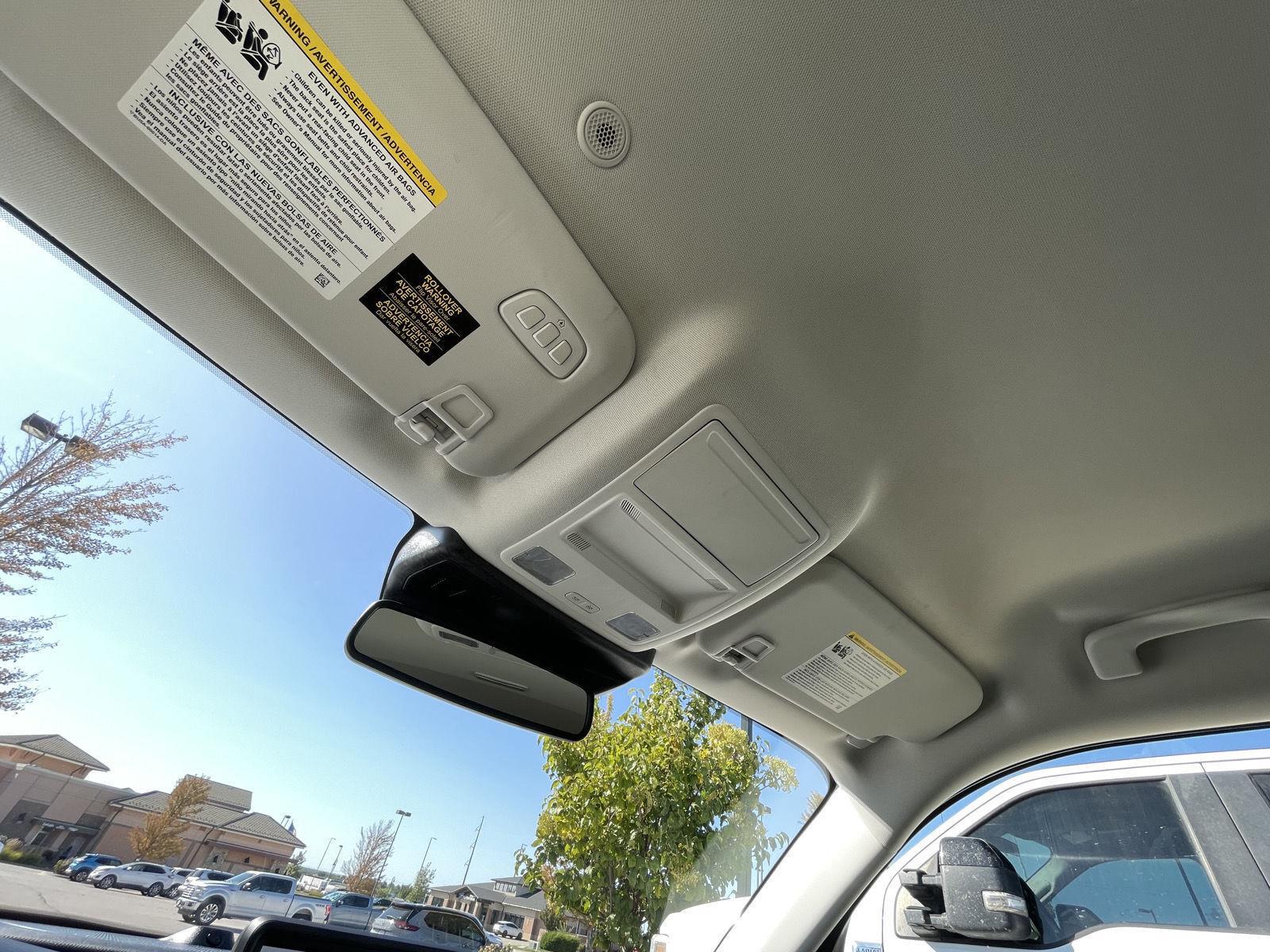 Vehicle photo 21