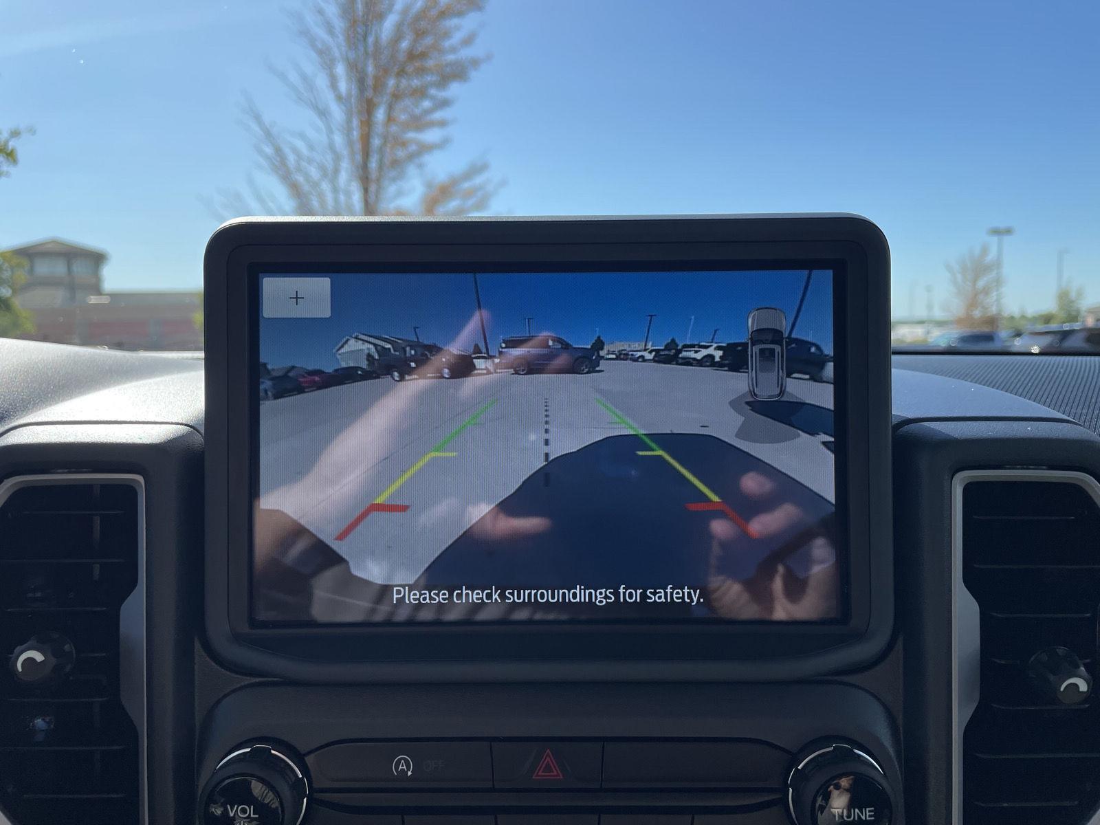 Vehicle photo 23