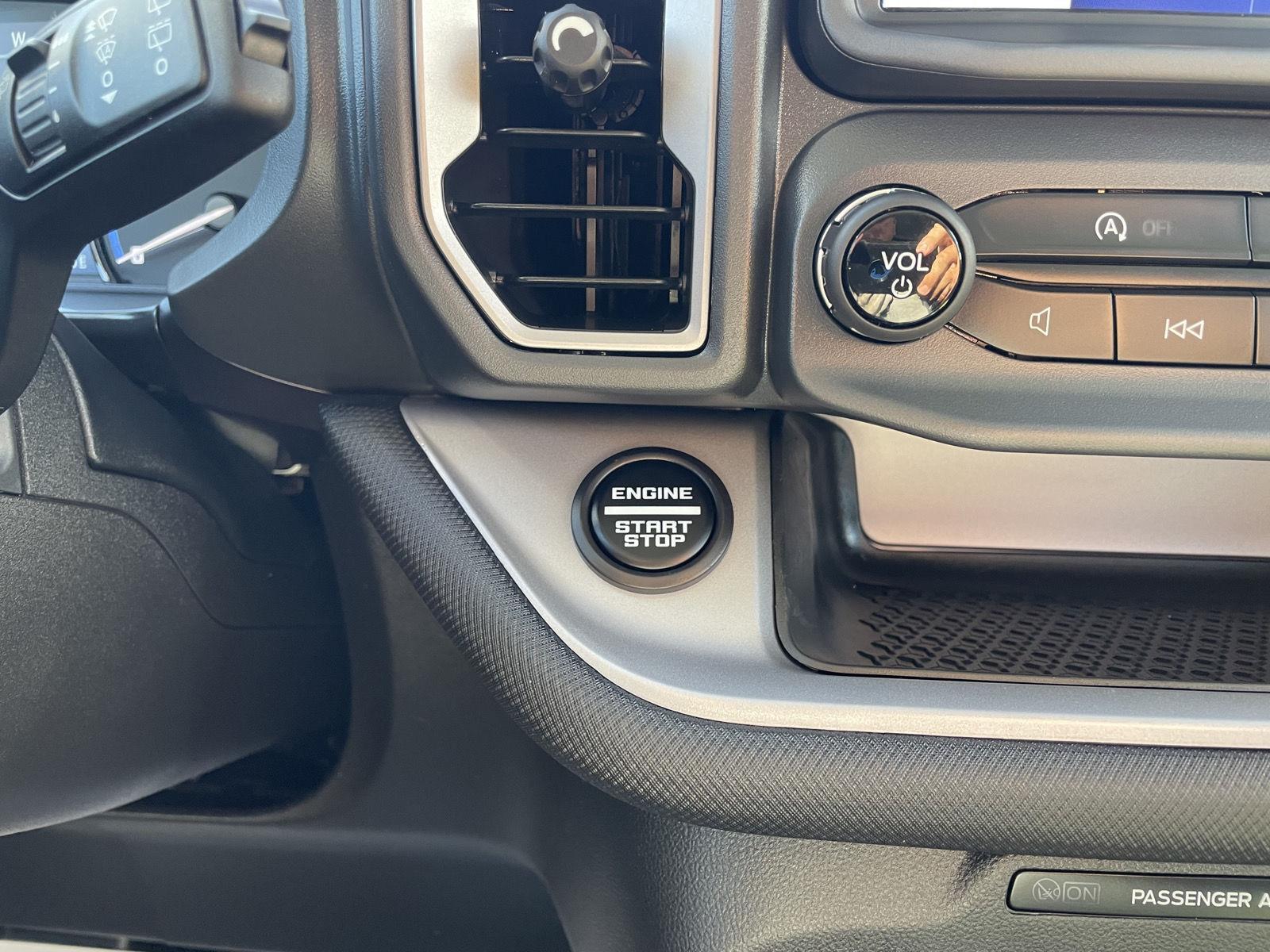 Vehicle photo 25