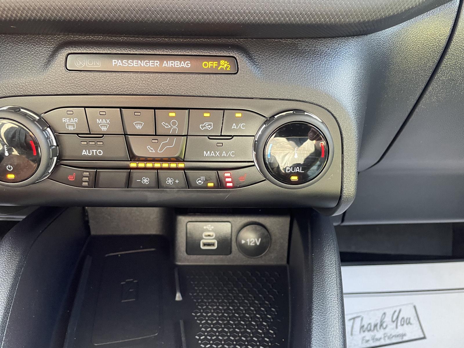 Vehicle photo 28