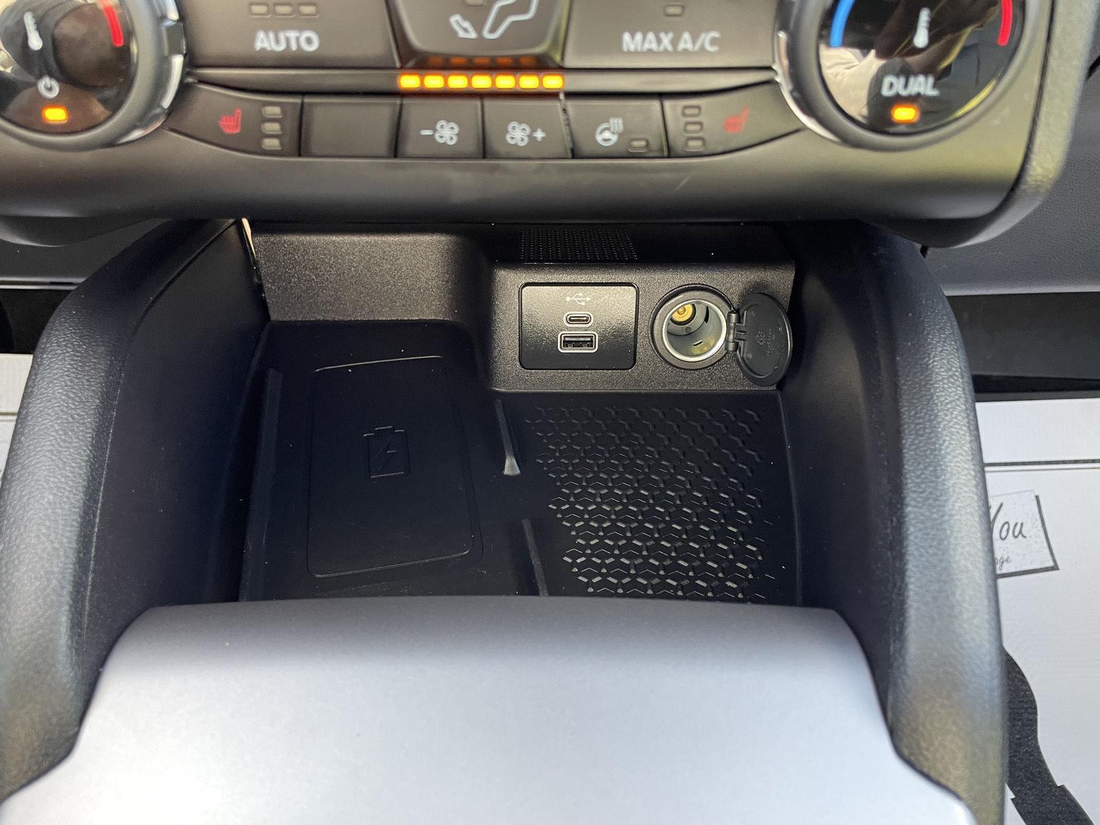 Vehicle photo 29