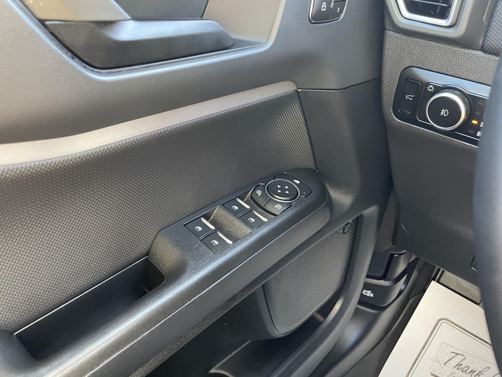 Vehicle photo 30