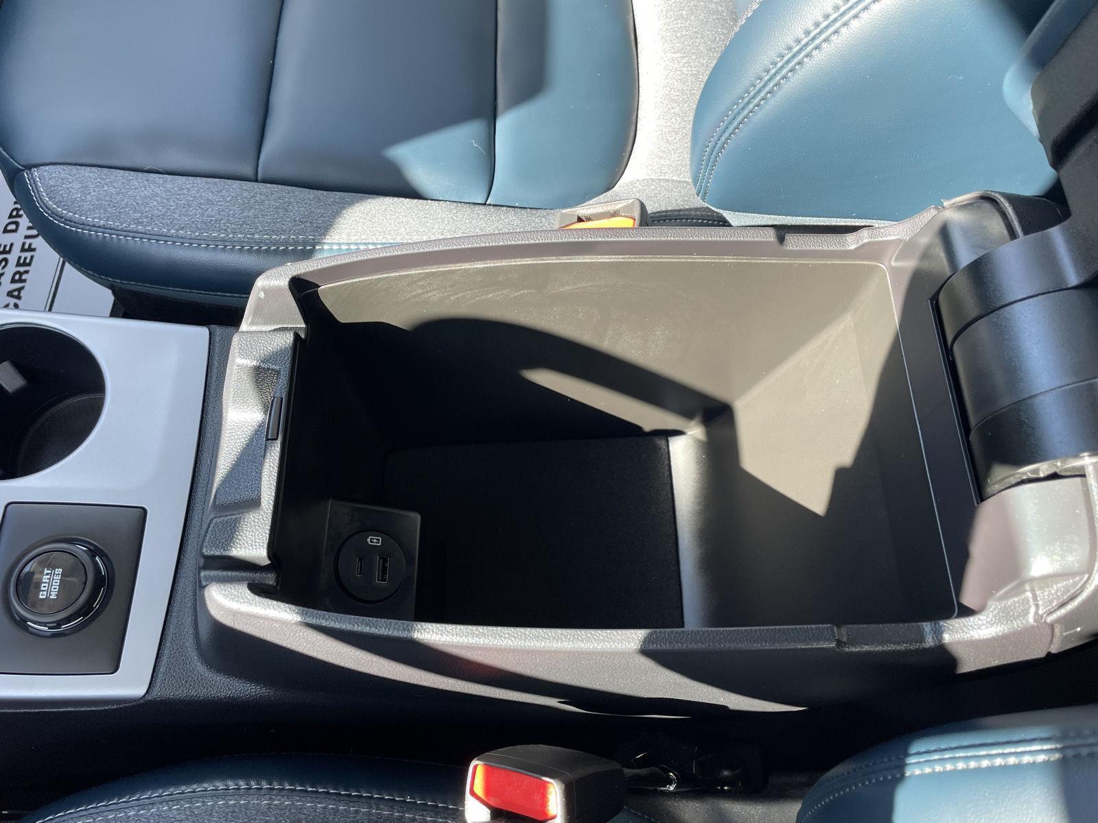Vehicle photo 32