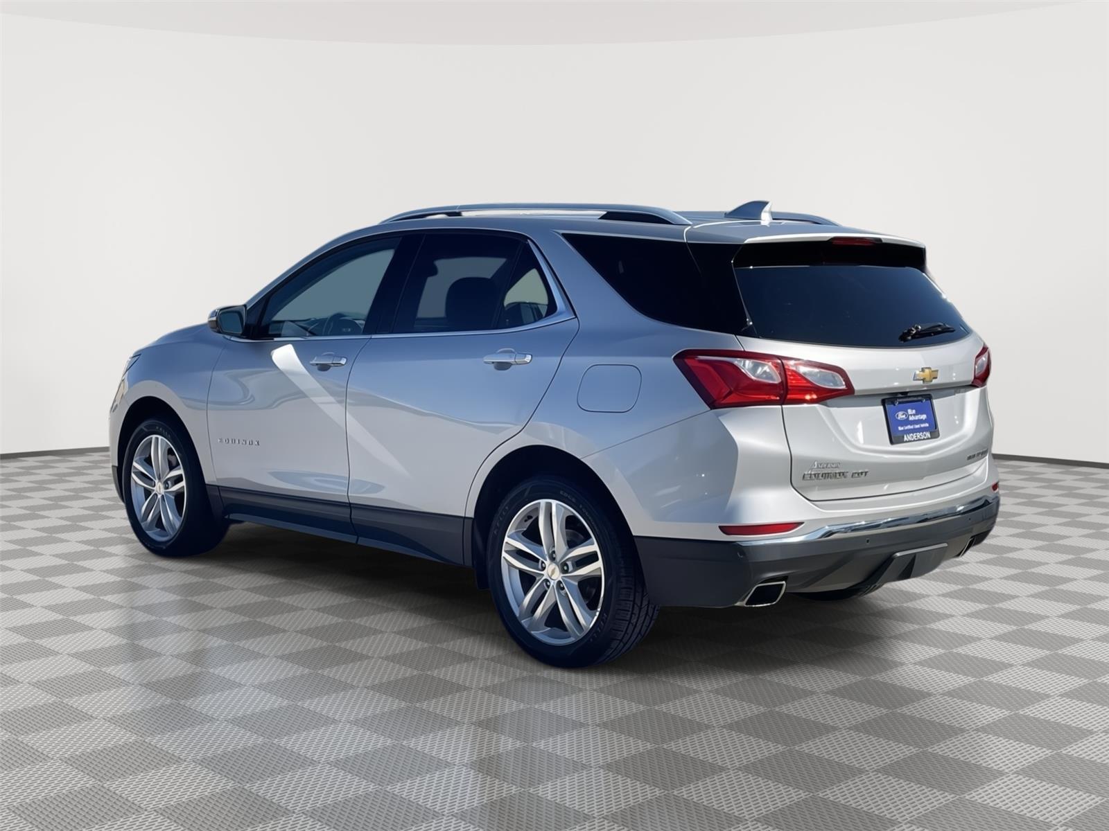 Vehicle photo 9
