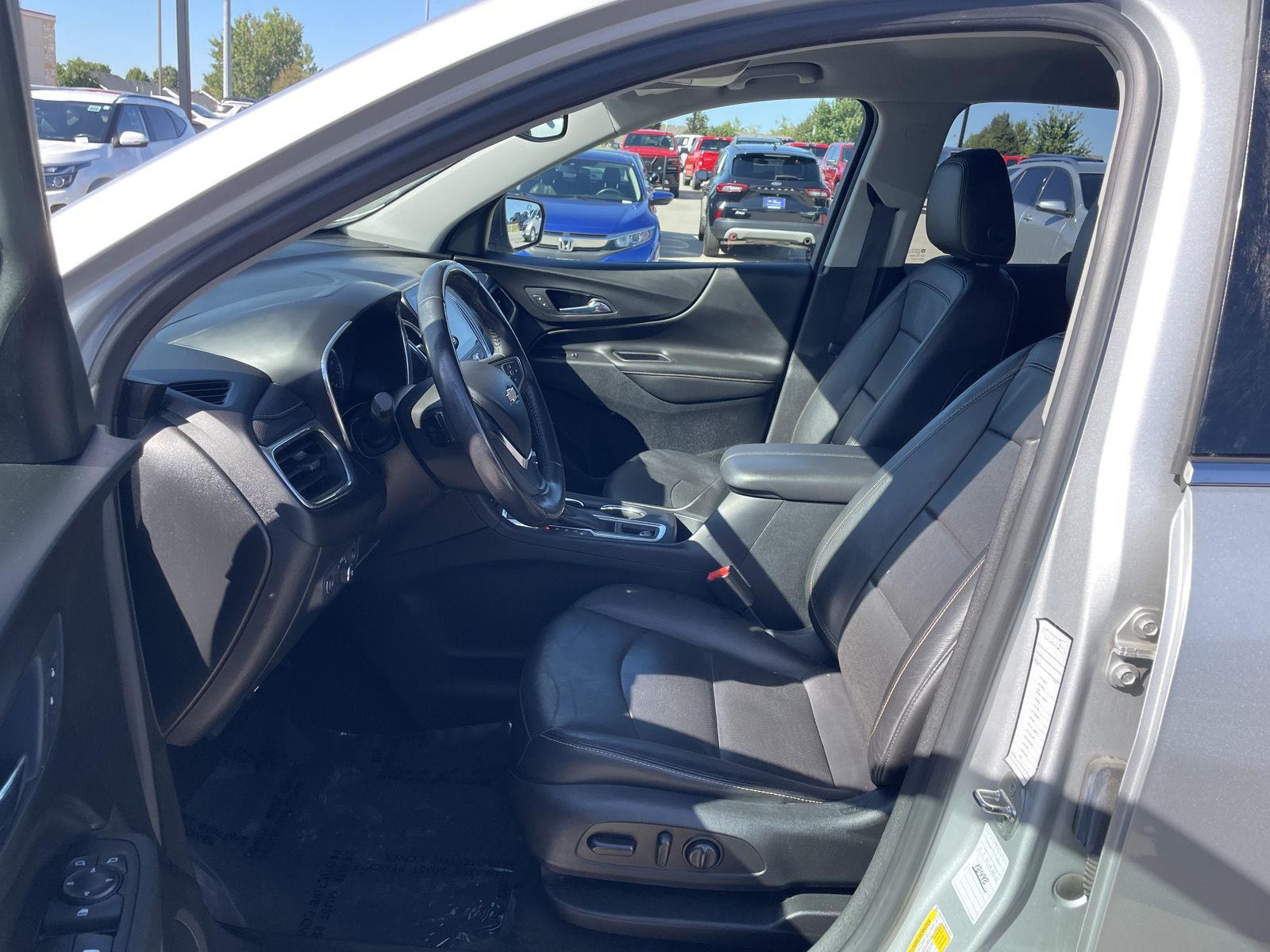 Vehicle photo 17