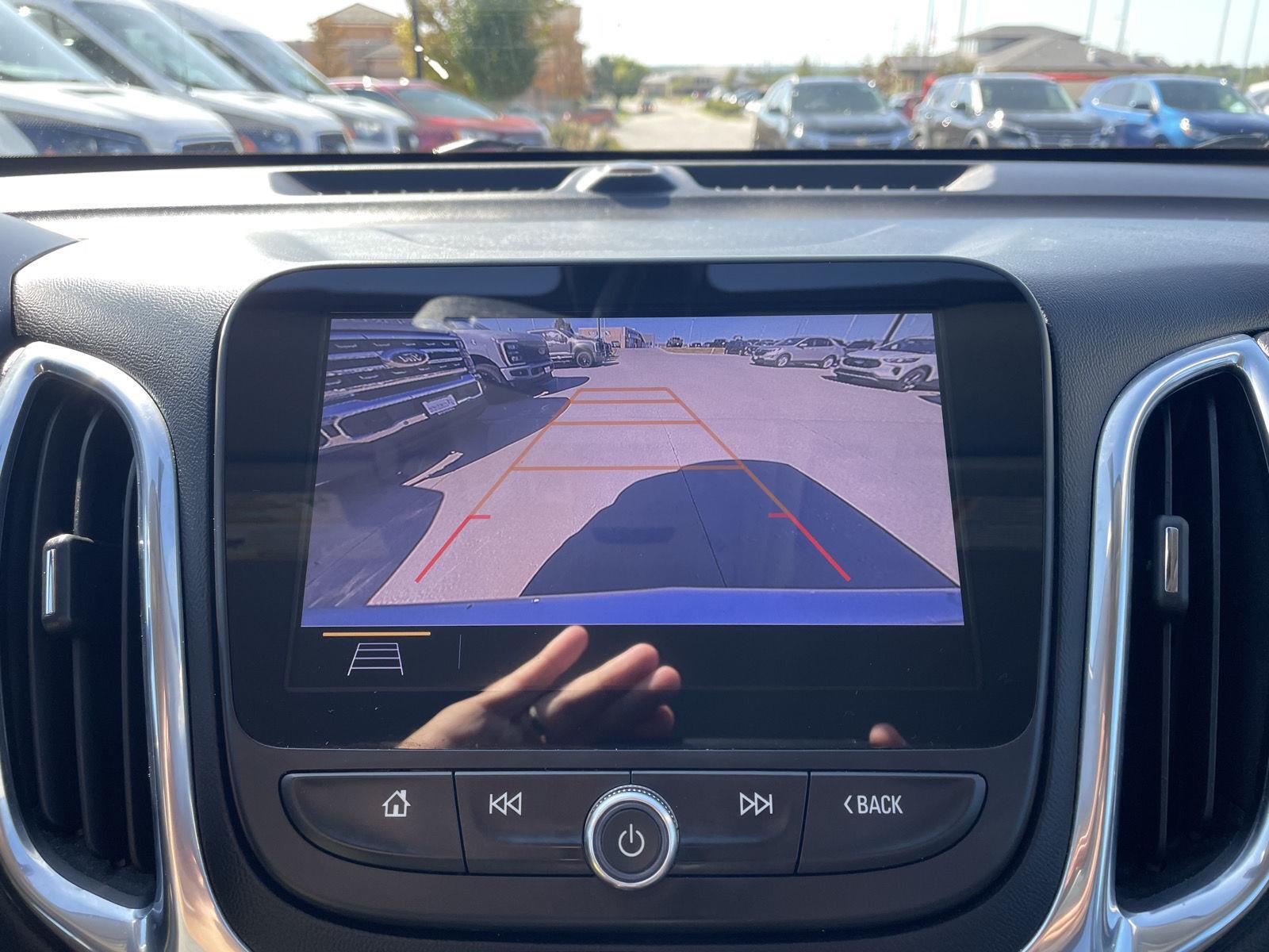 Vehicle photo 23