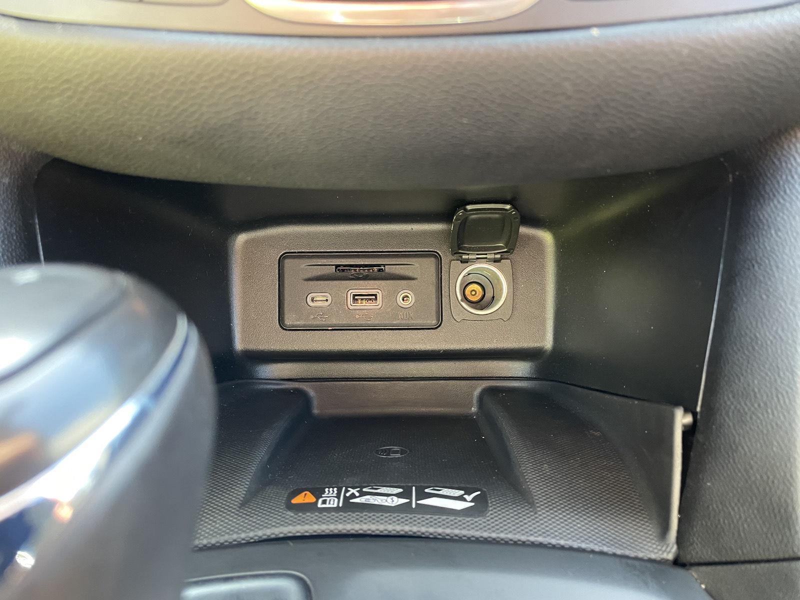 Vehicle photo 28