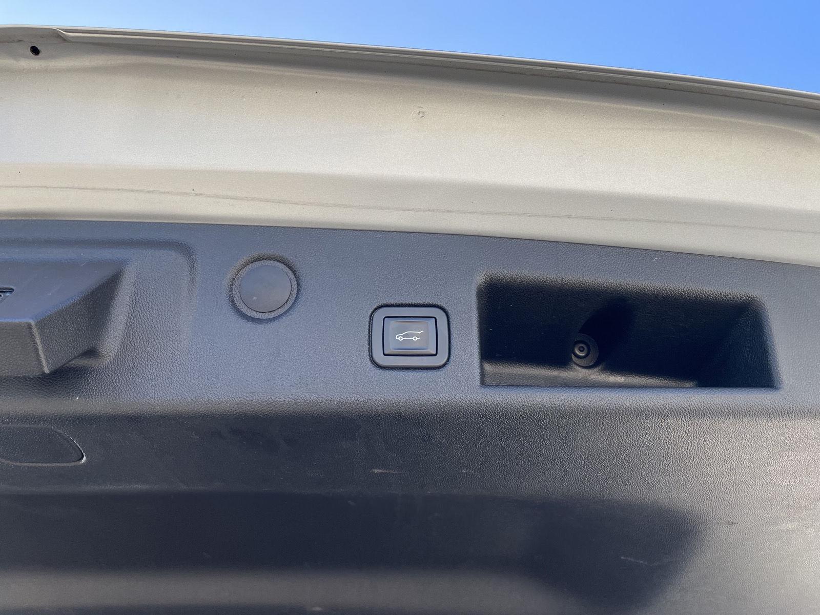Vehicle photo 35