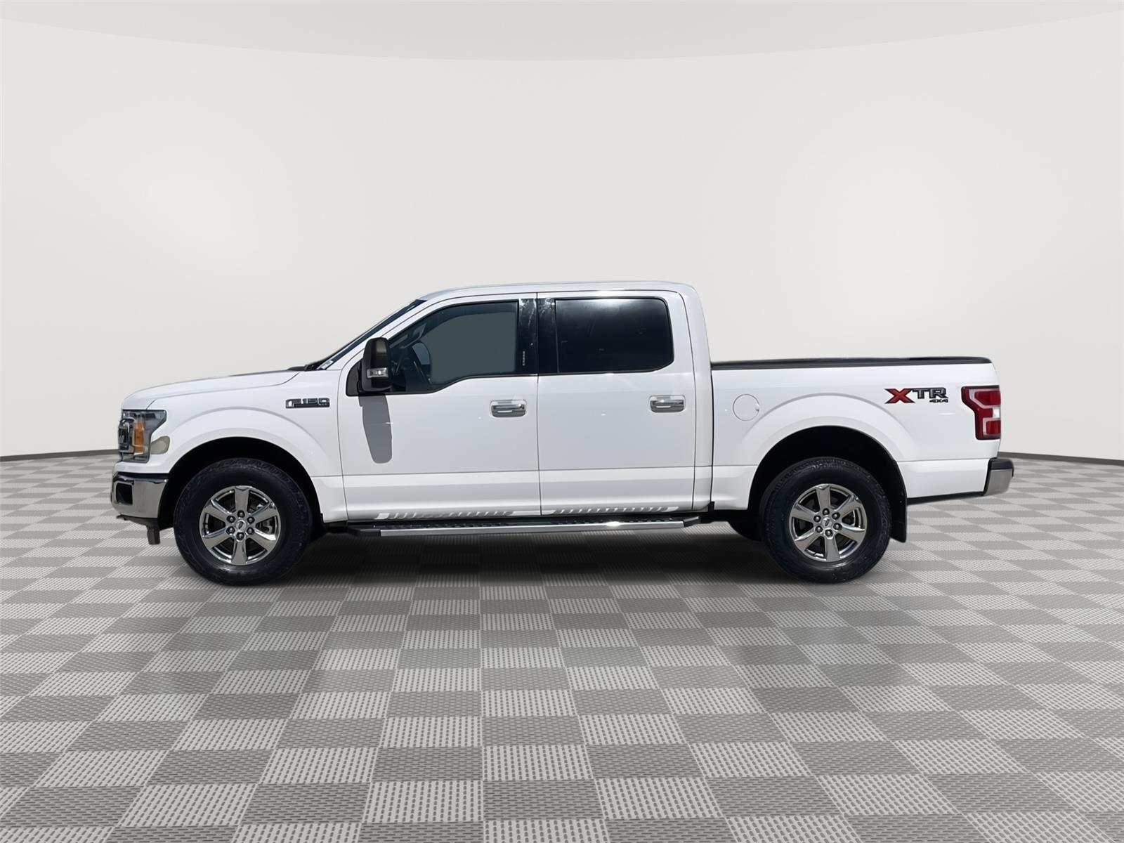 Vehicle photo 2