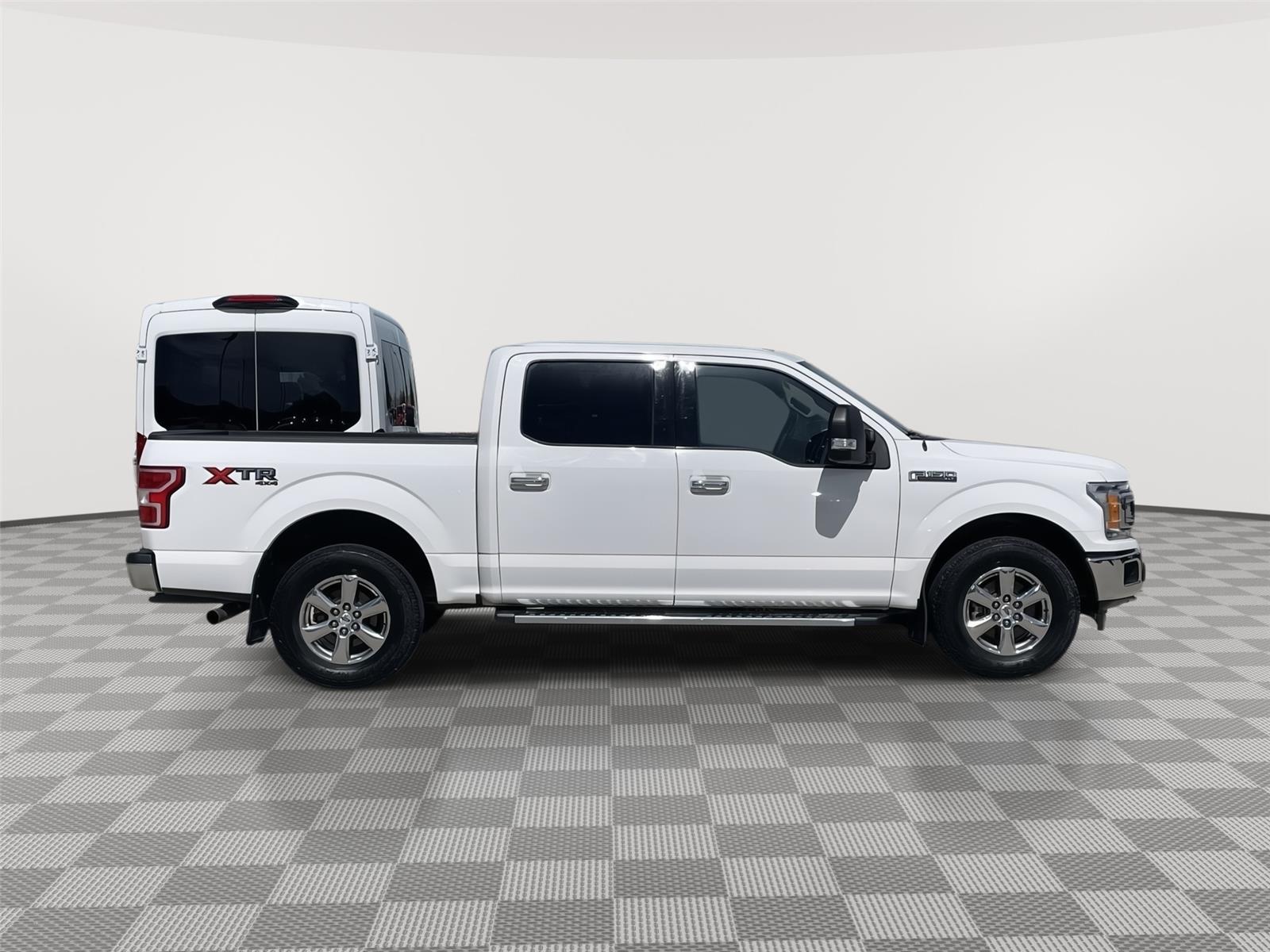 Vehicle photo 6