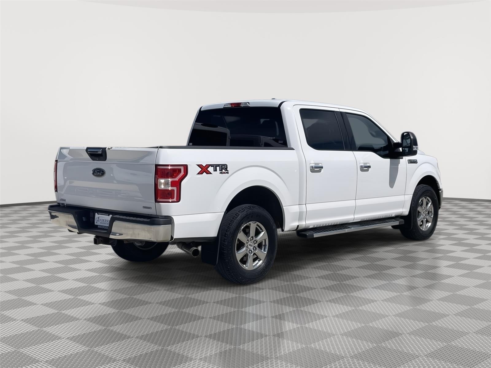 Vehicle photo 7
