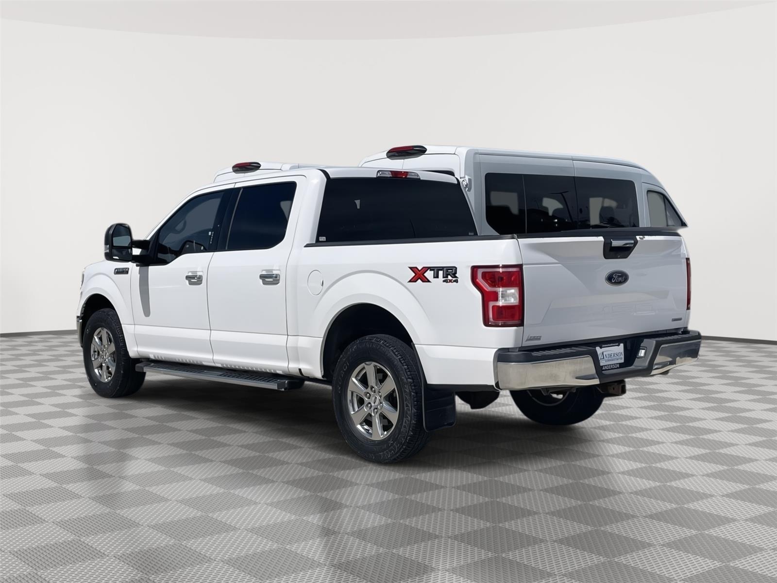 Vehicle photo 9