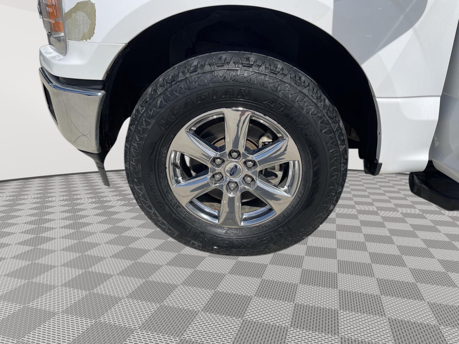 Vehicle photo 10