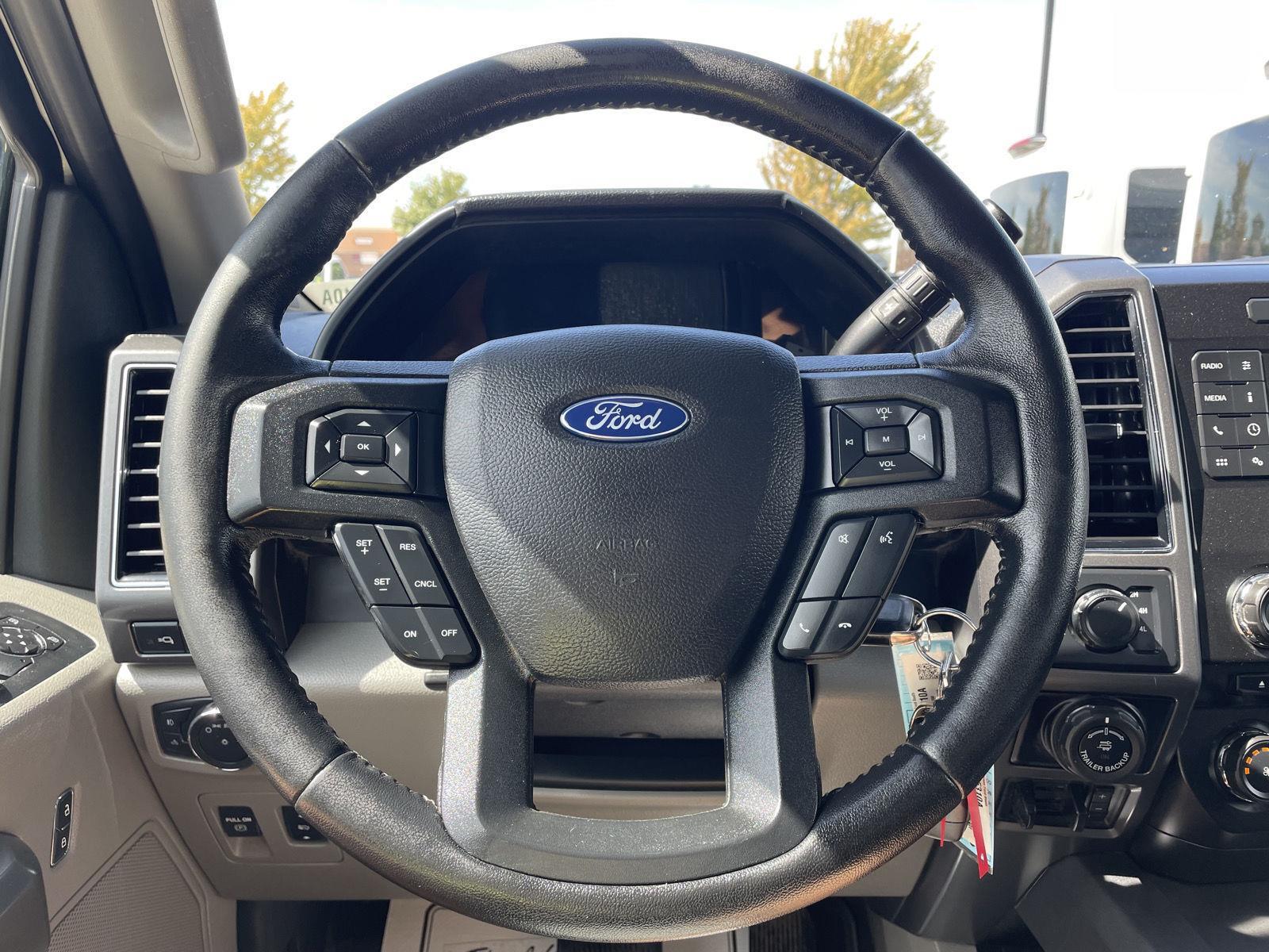 Vehicle photo 11
