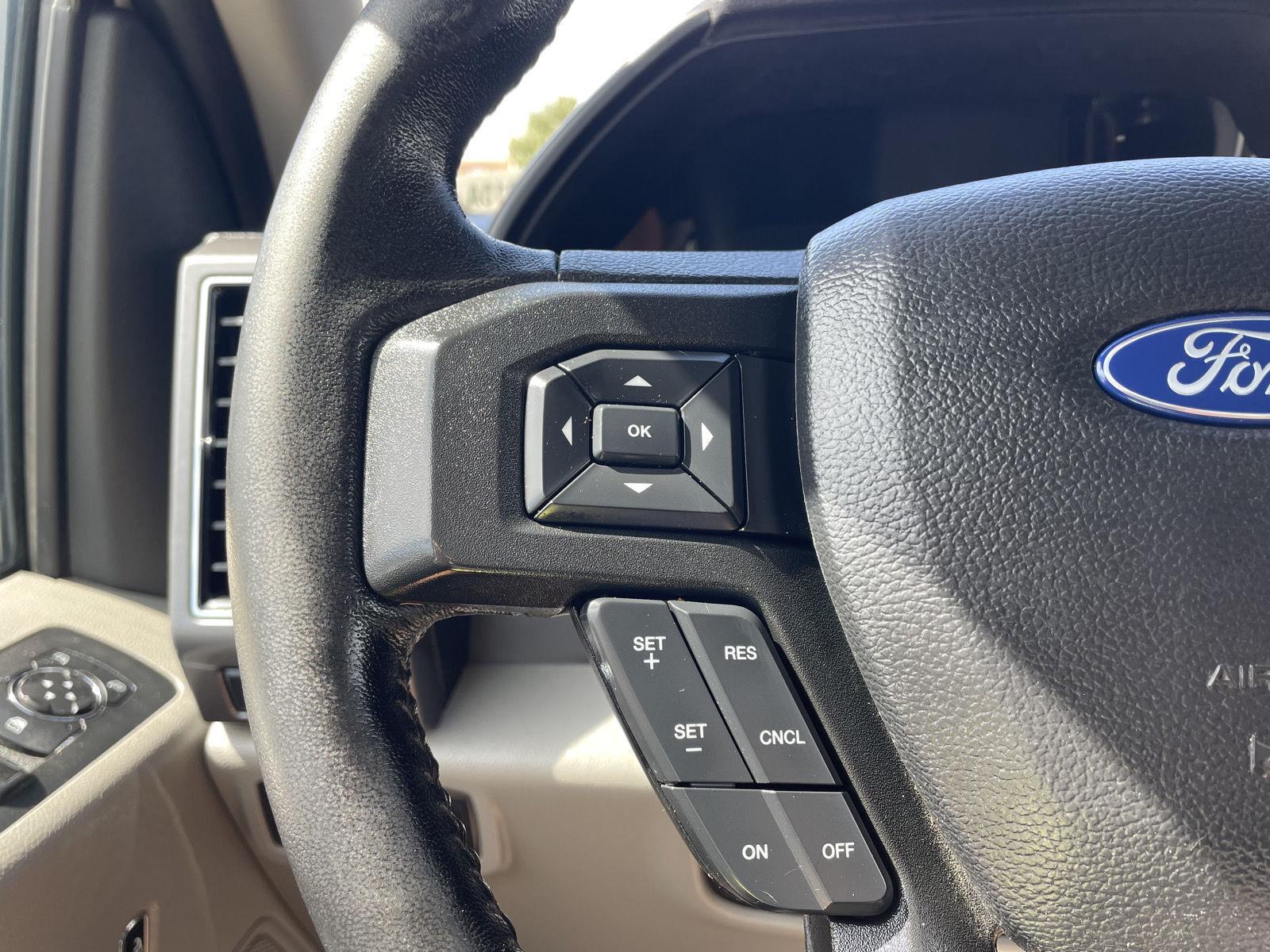 Vehicle photo 12