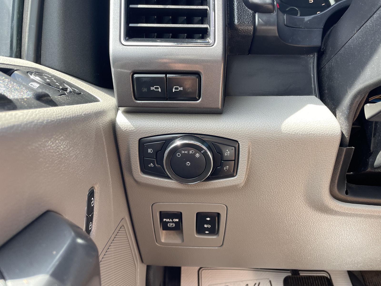 Vehicle photo 15