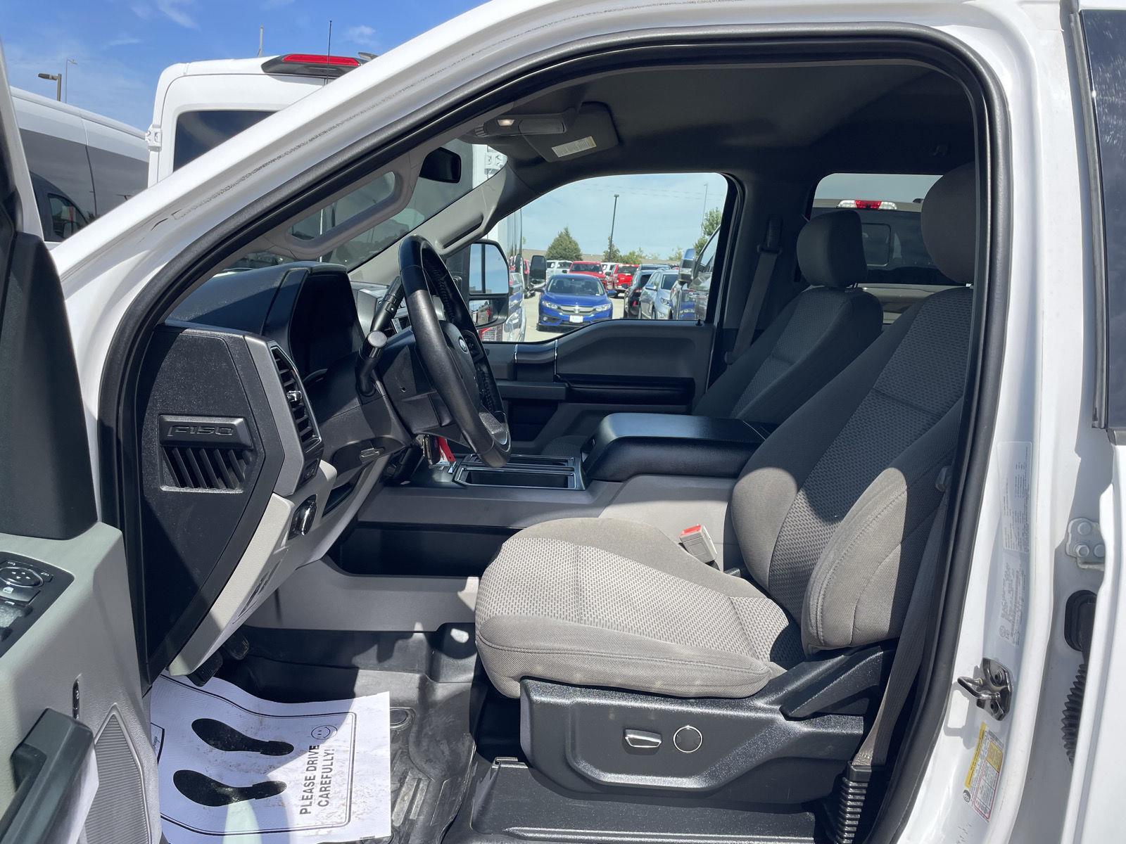 Vehicle photo 16