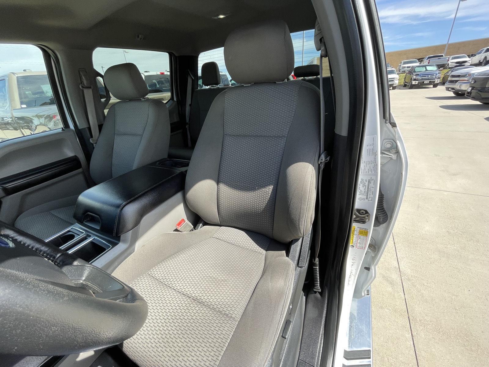 Vehicle photo 17