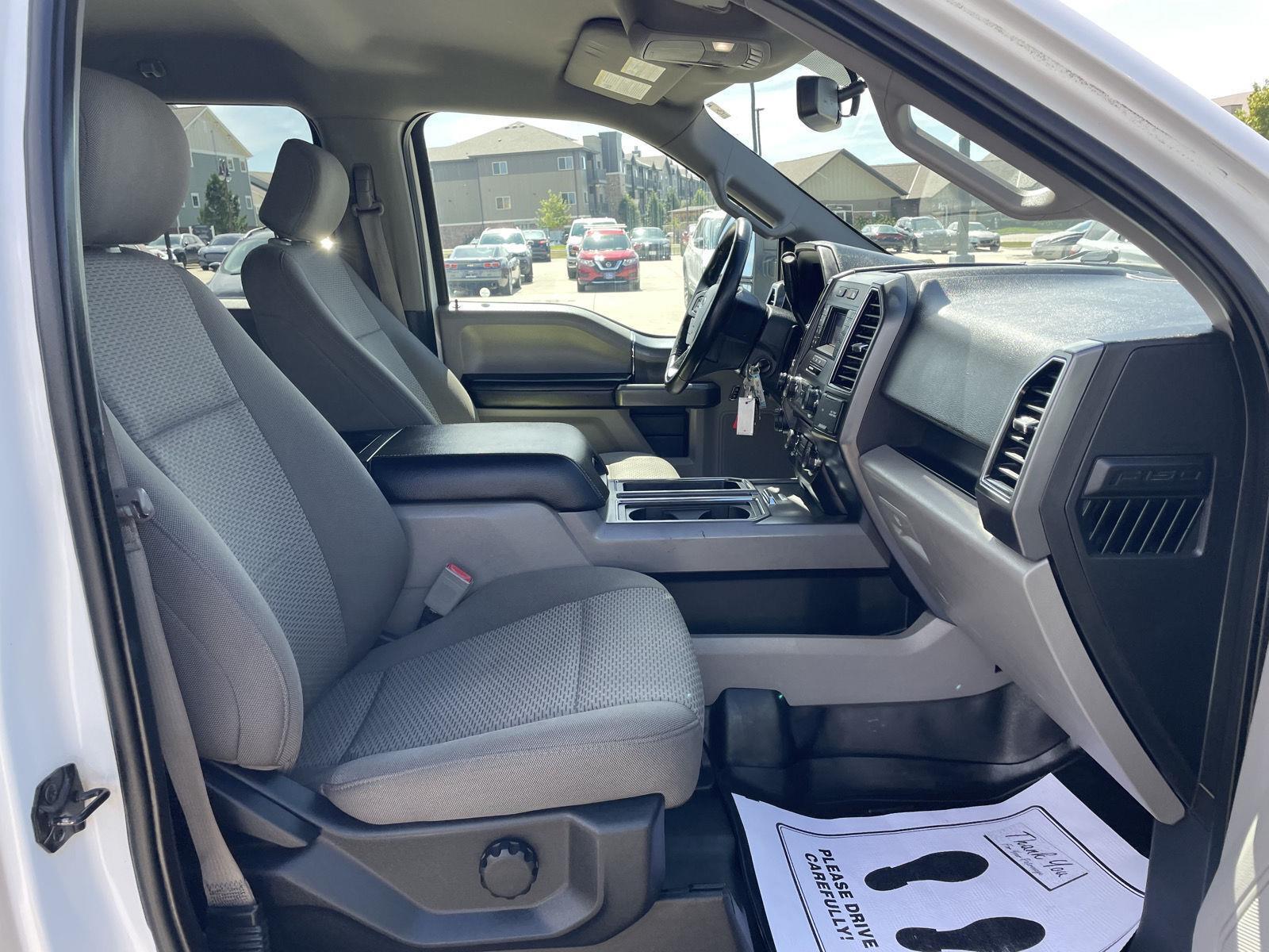 Vehicle photo 18