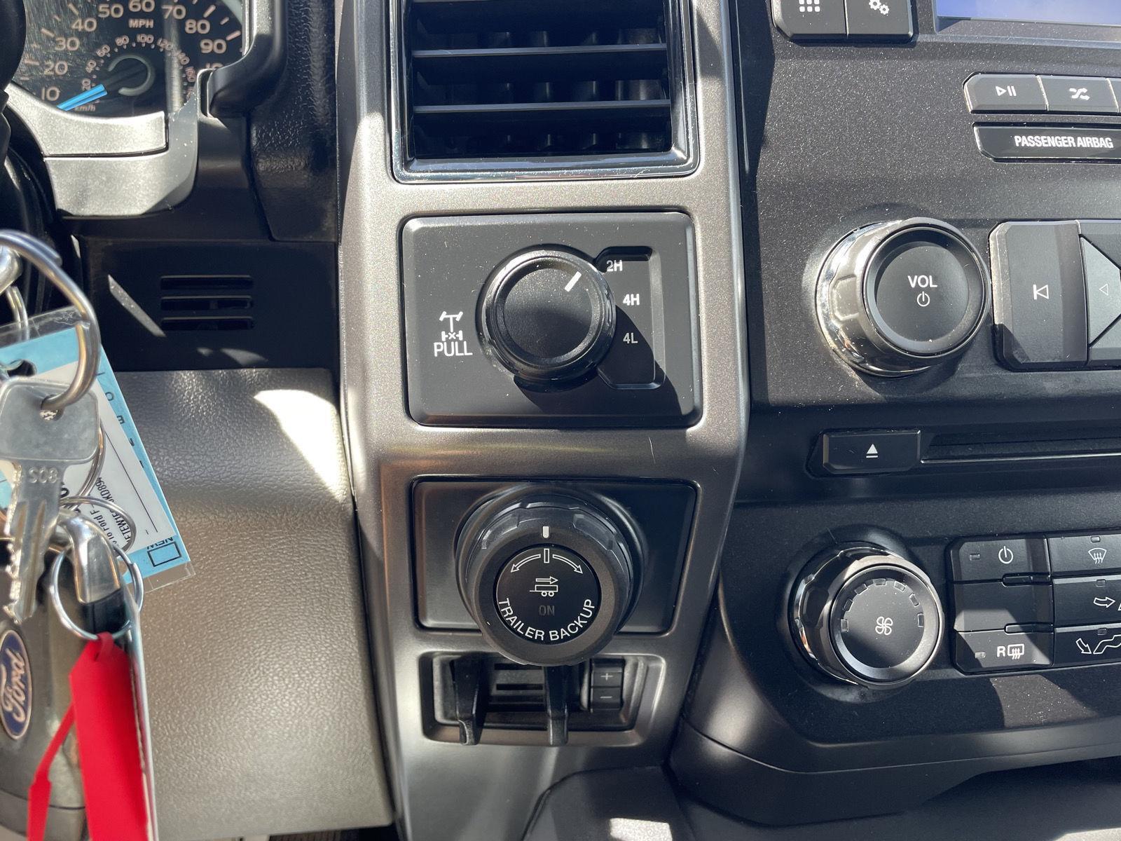Vehicle photo 25