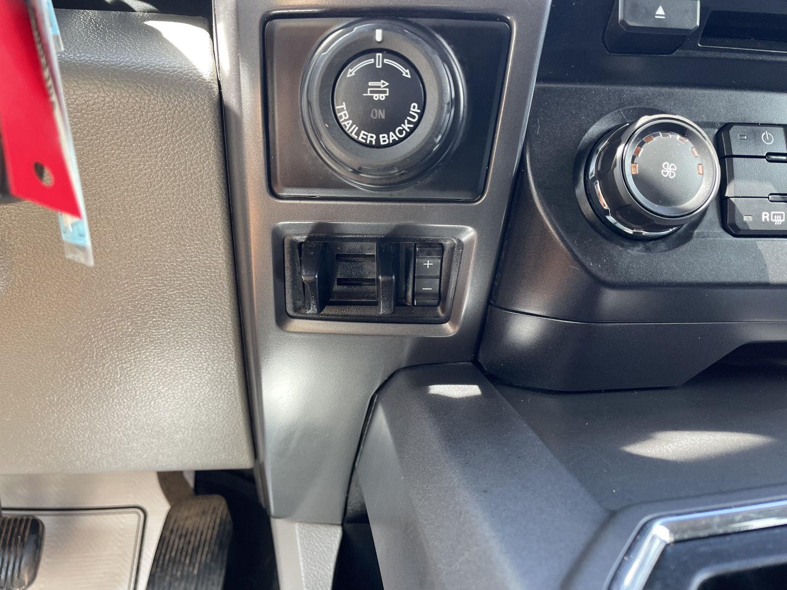 Vehicle photo 26