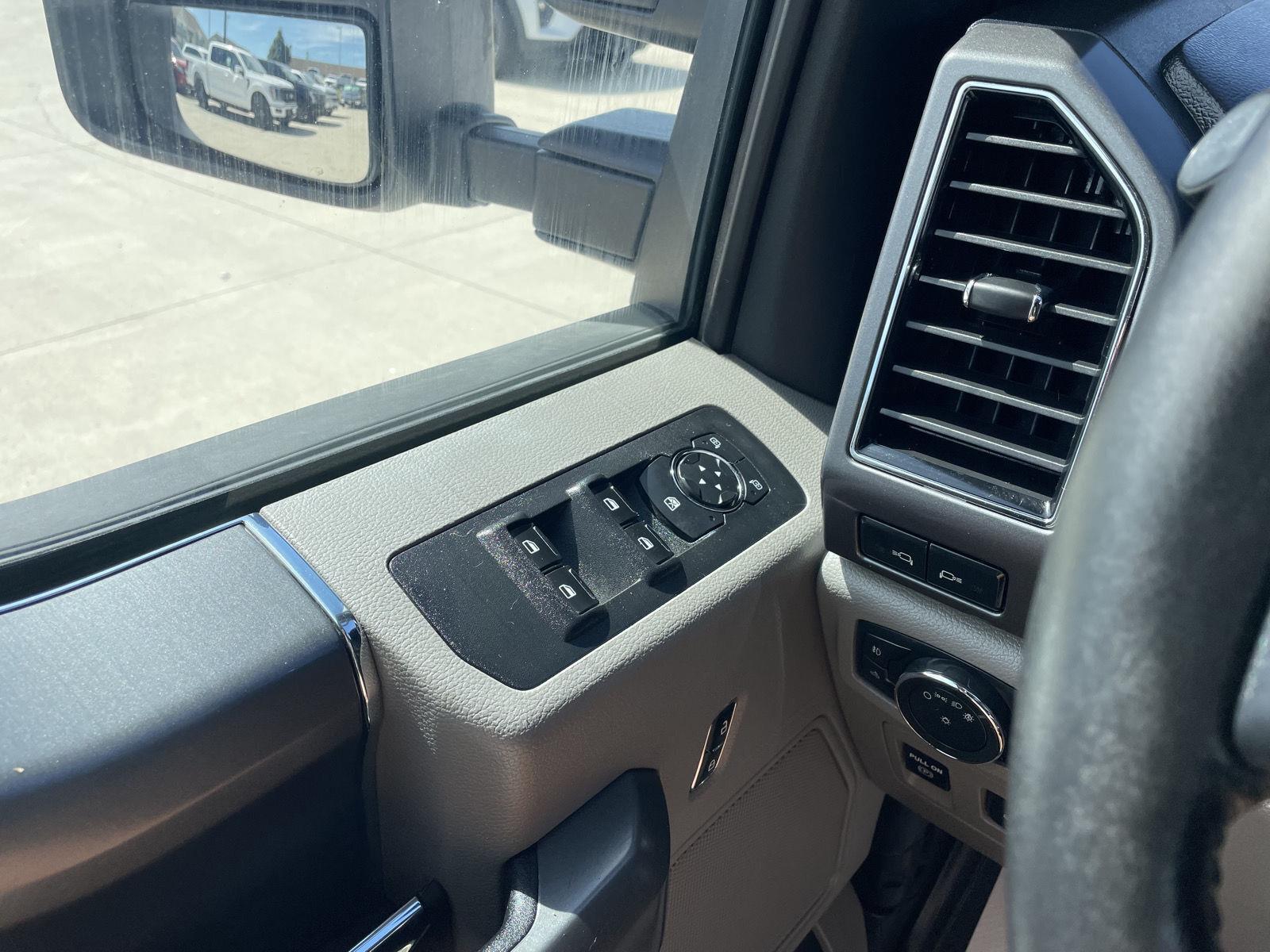 Vehicle photo 28