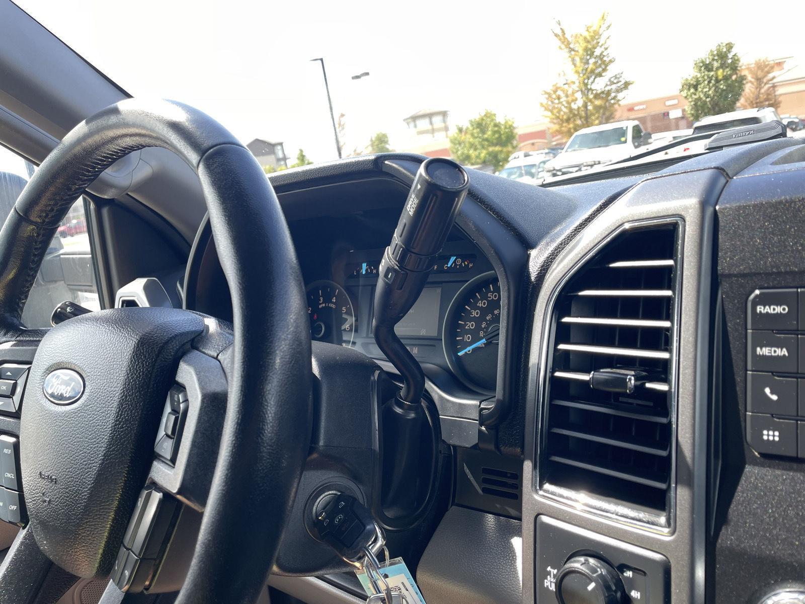 Vehicle photo 29