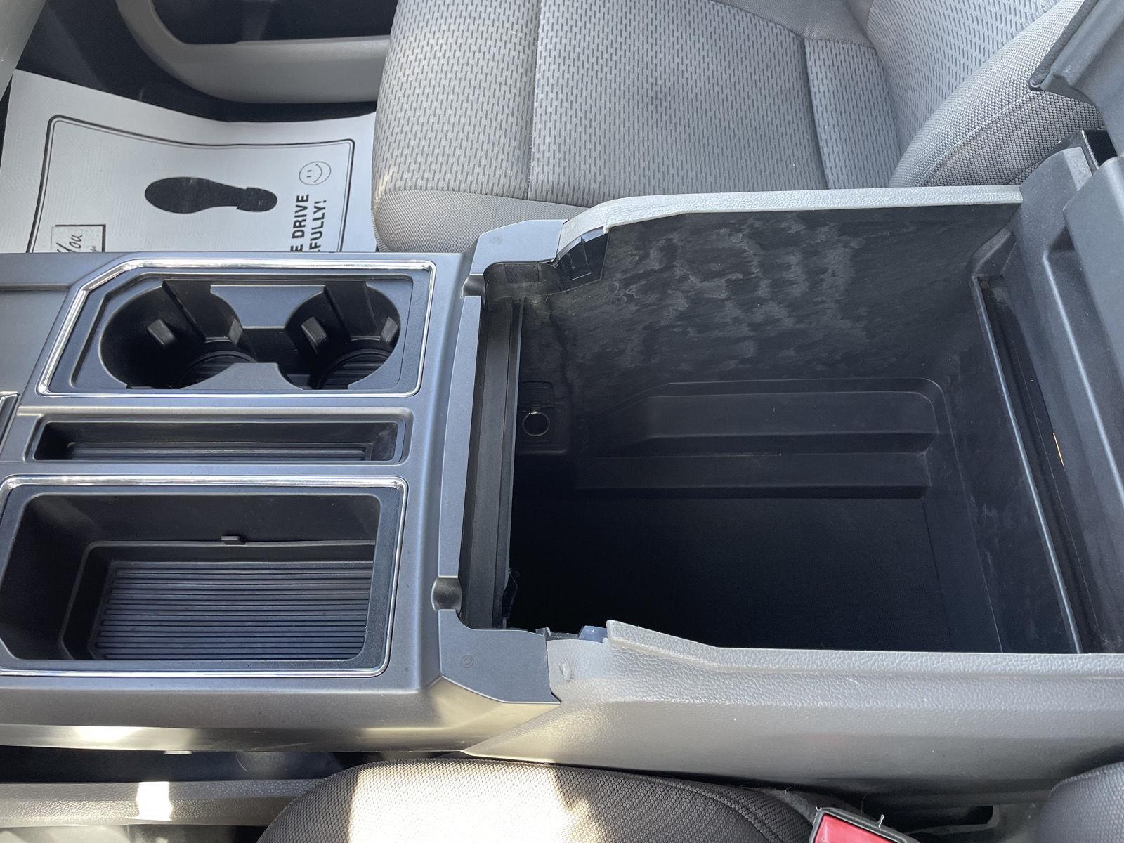 Vehicle photo 30