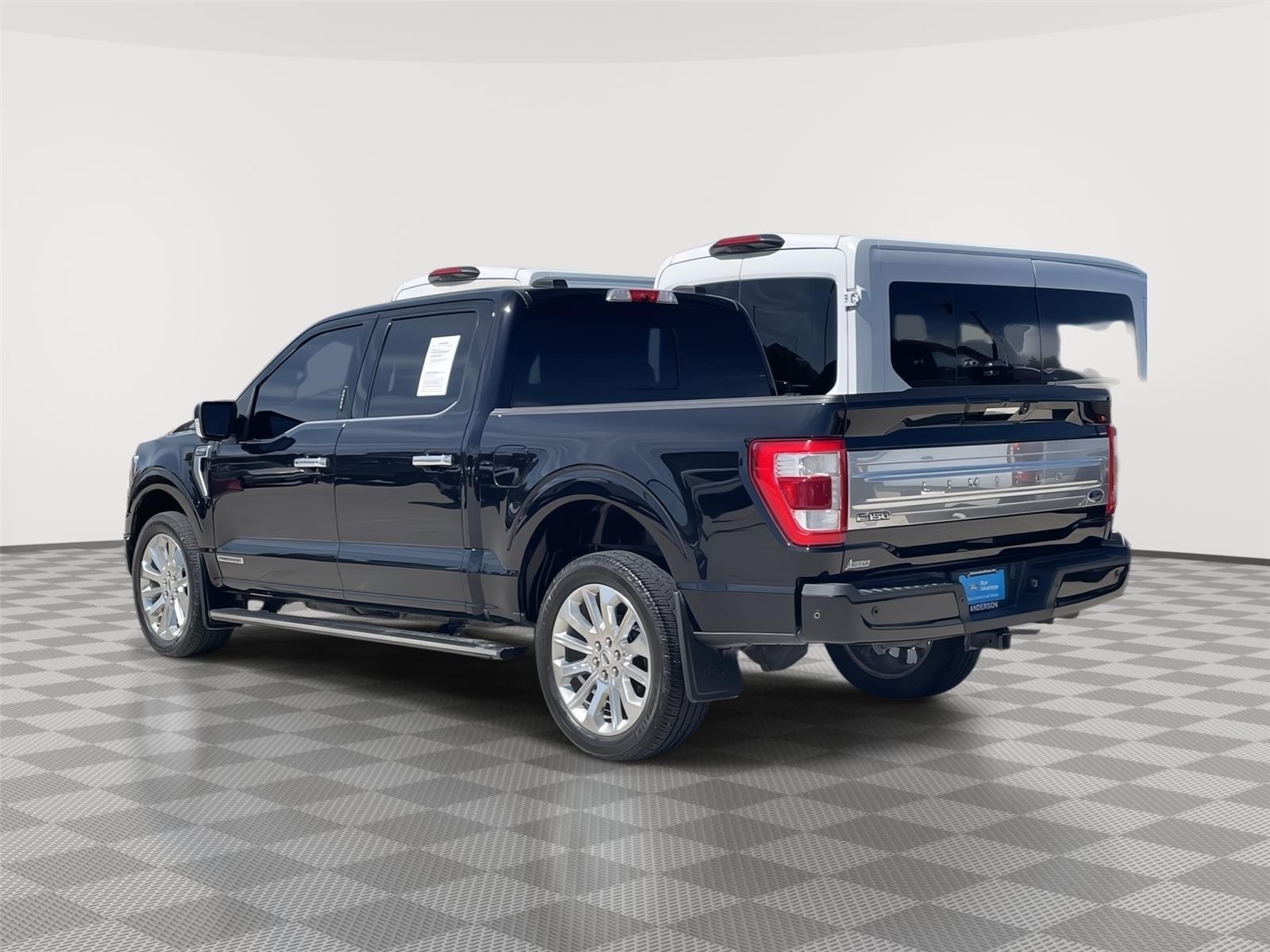 Vehicle photo 9