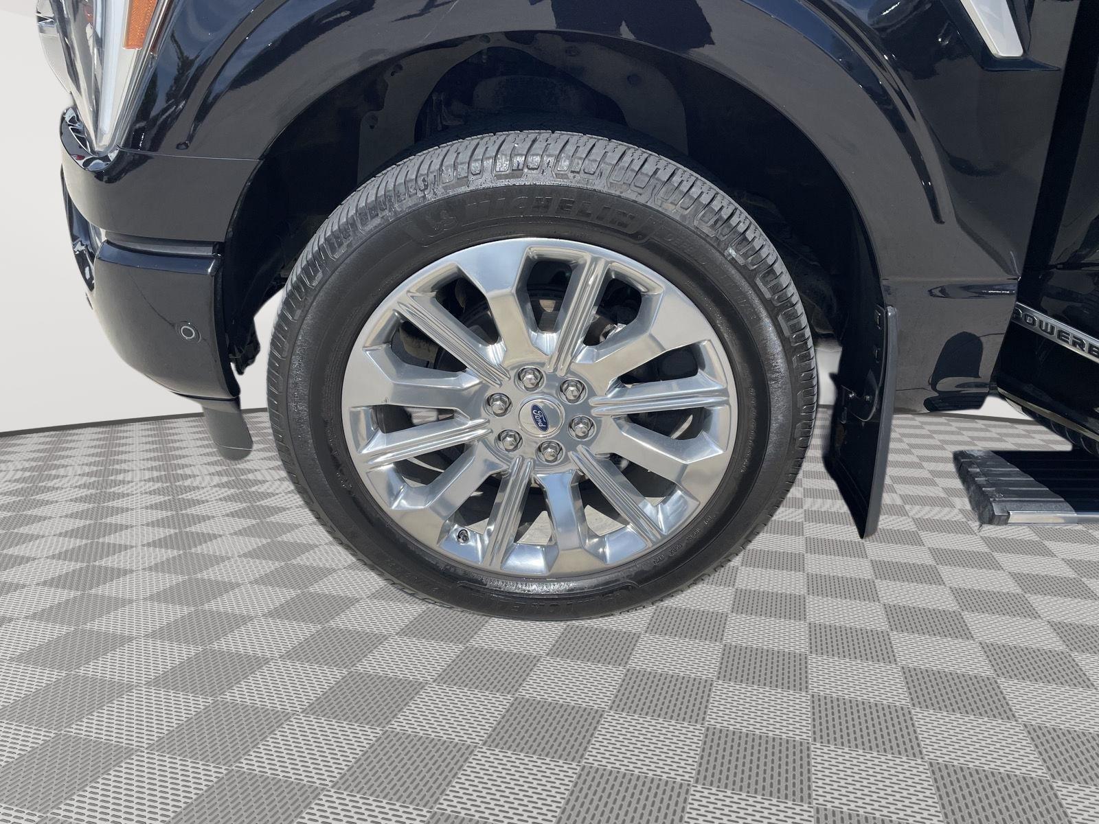 Vehicle photo 10