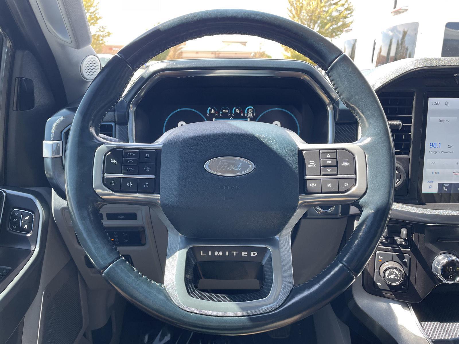 Vehicle photo 12