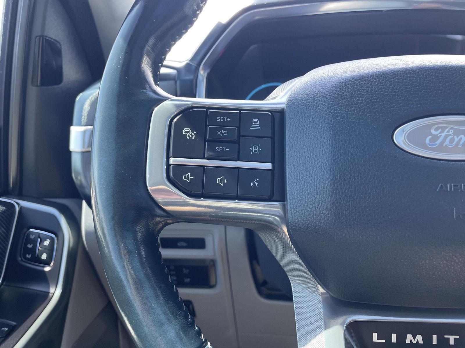 Vehicle photo 13