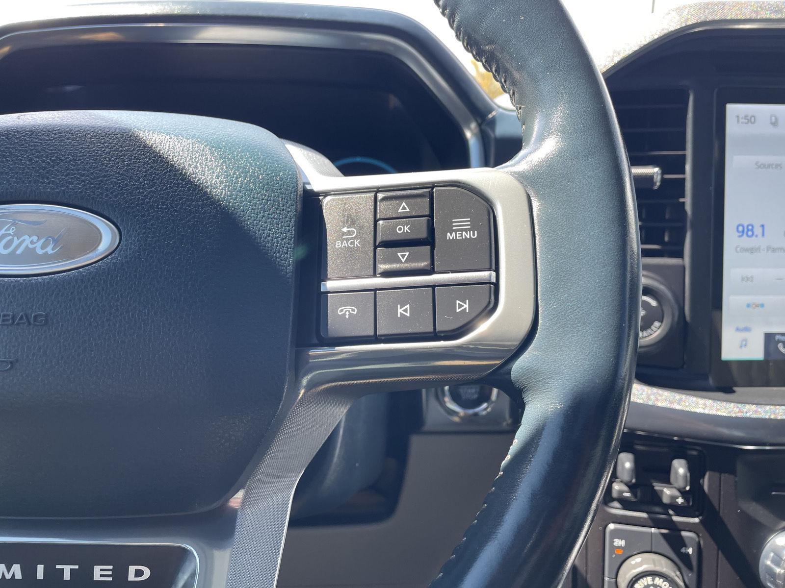 Vehicle photo 14