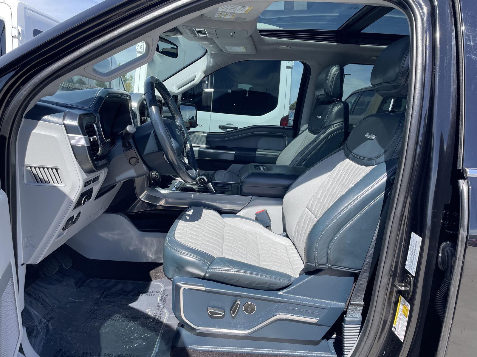 Vehicle photo 17