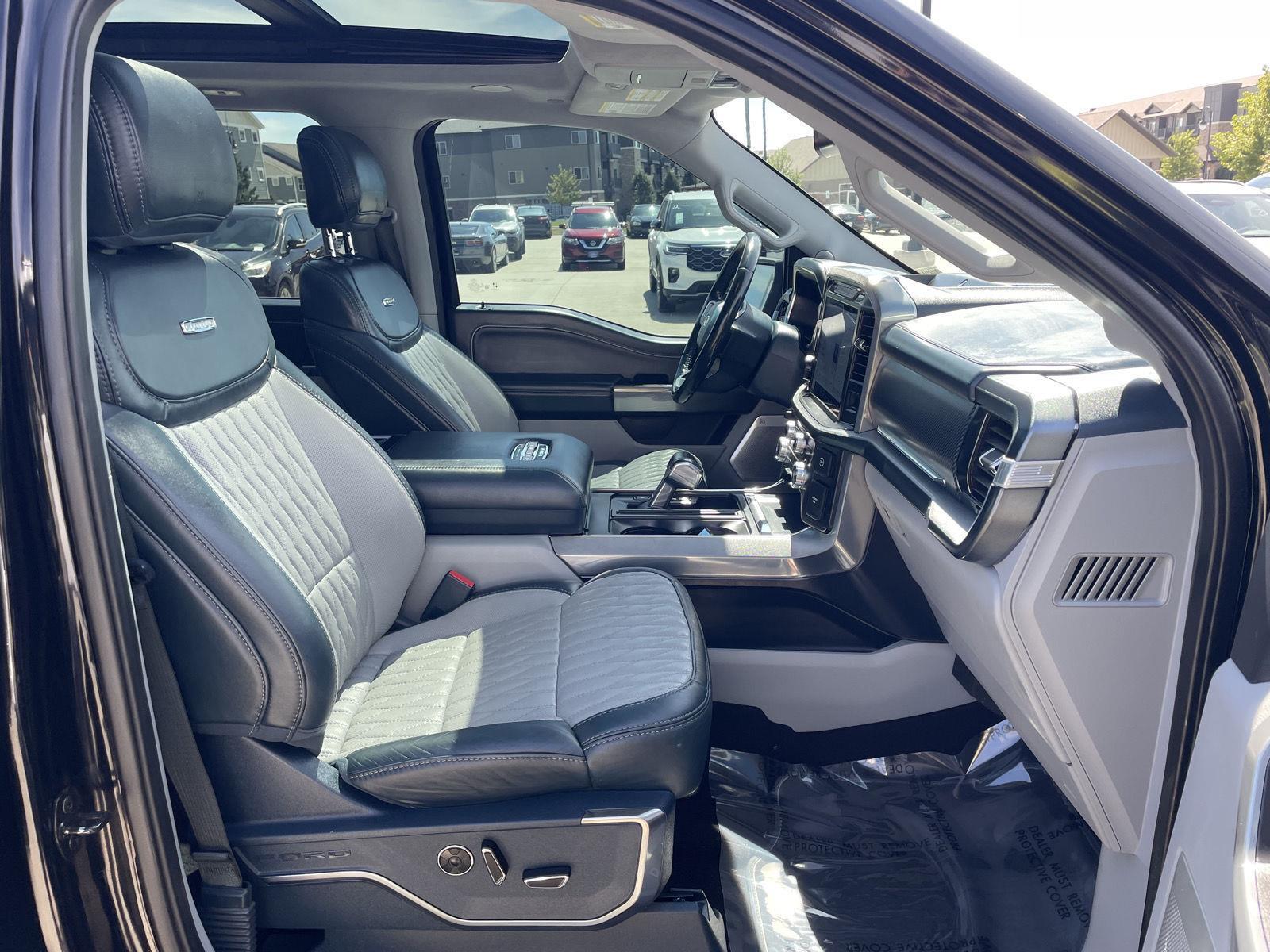 Vehicle photo 19