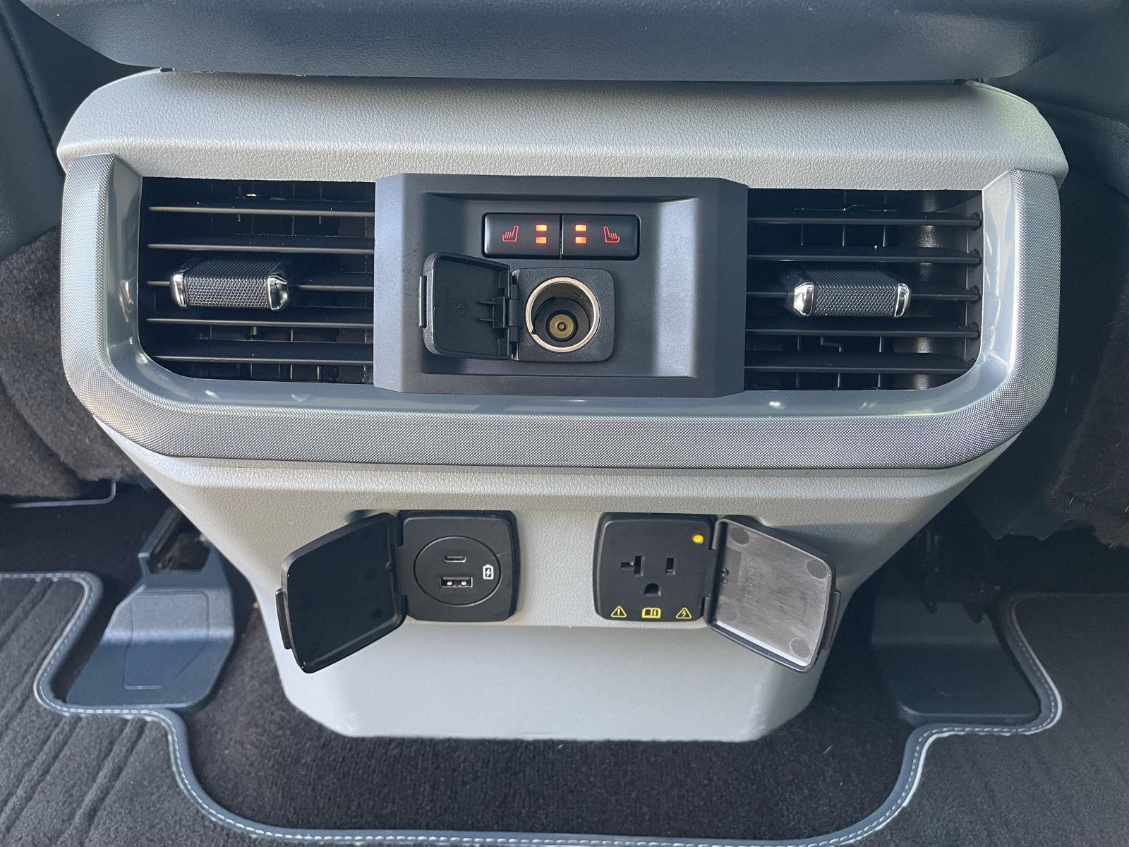 Vehicle photo 21