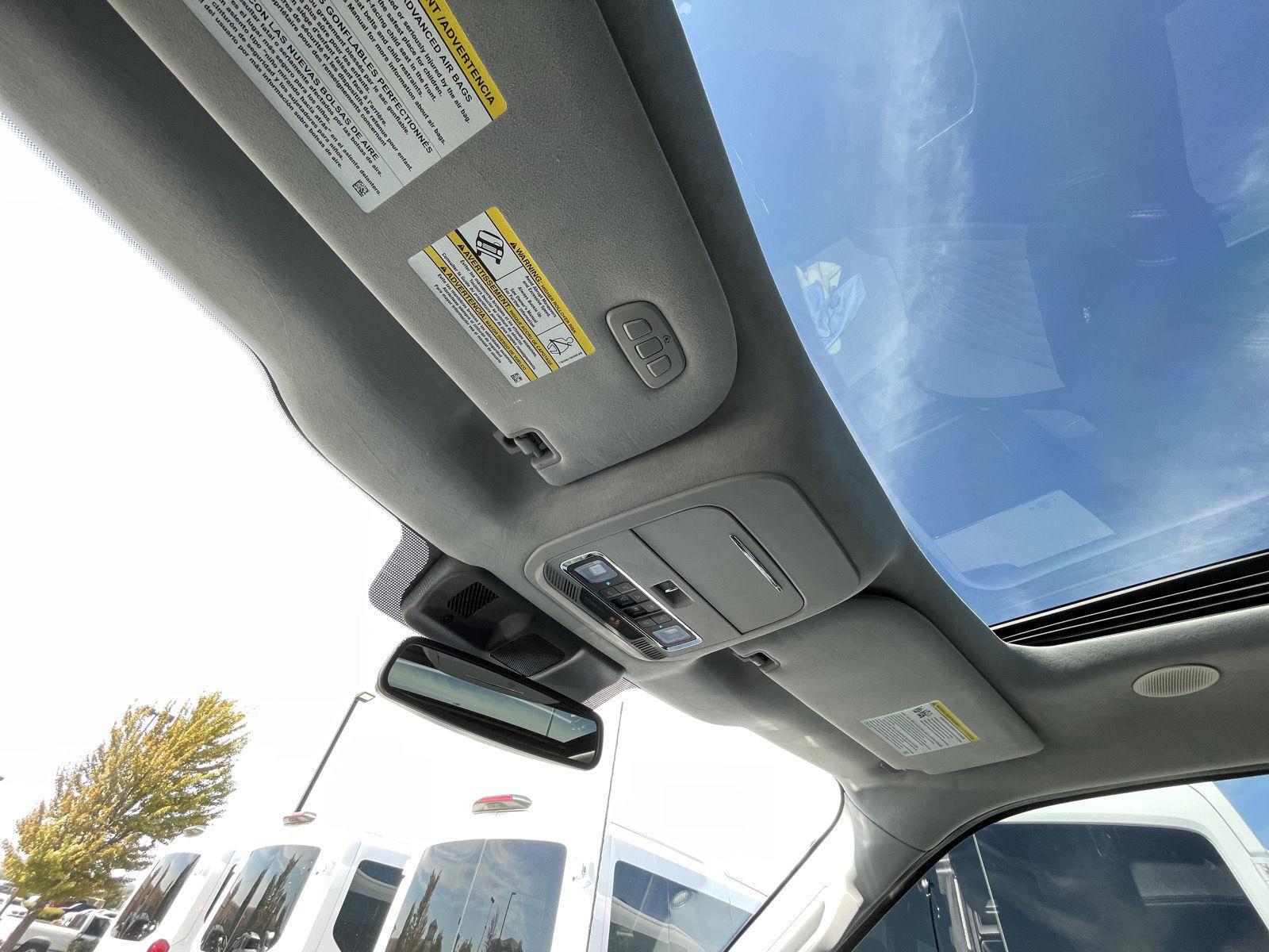 Vehicle photo 22